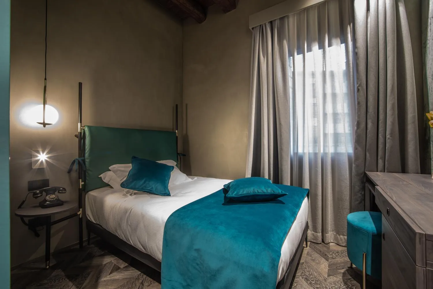 Bed in Hotel Forte del 48