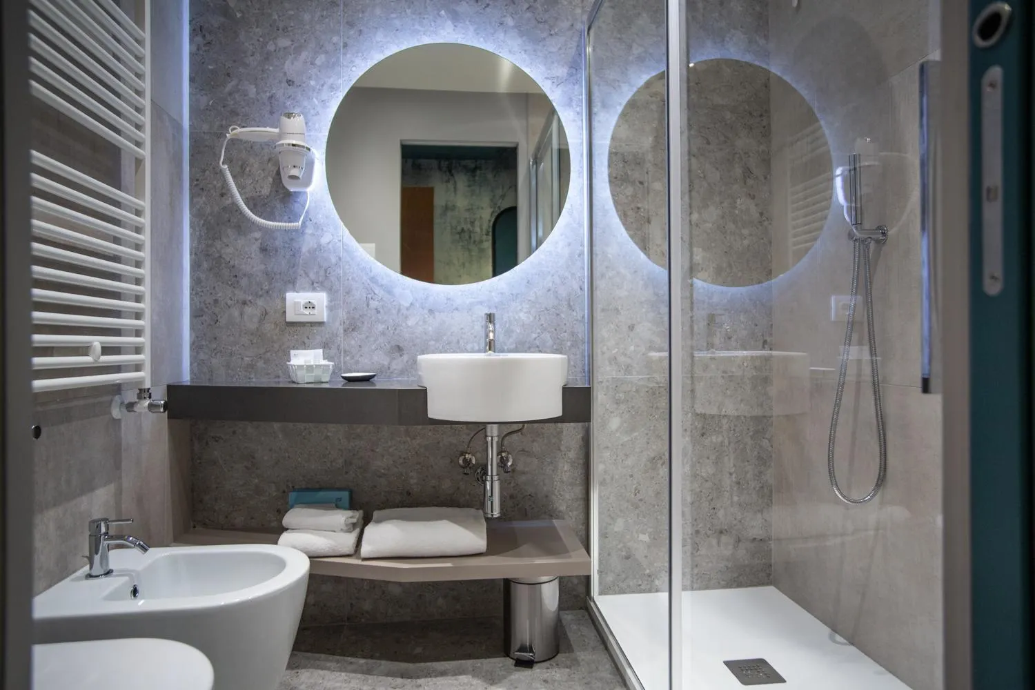 Bathroom in Hotel Forte del 48