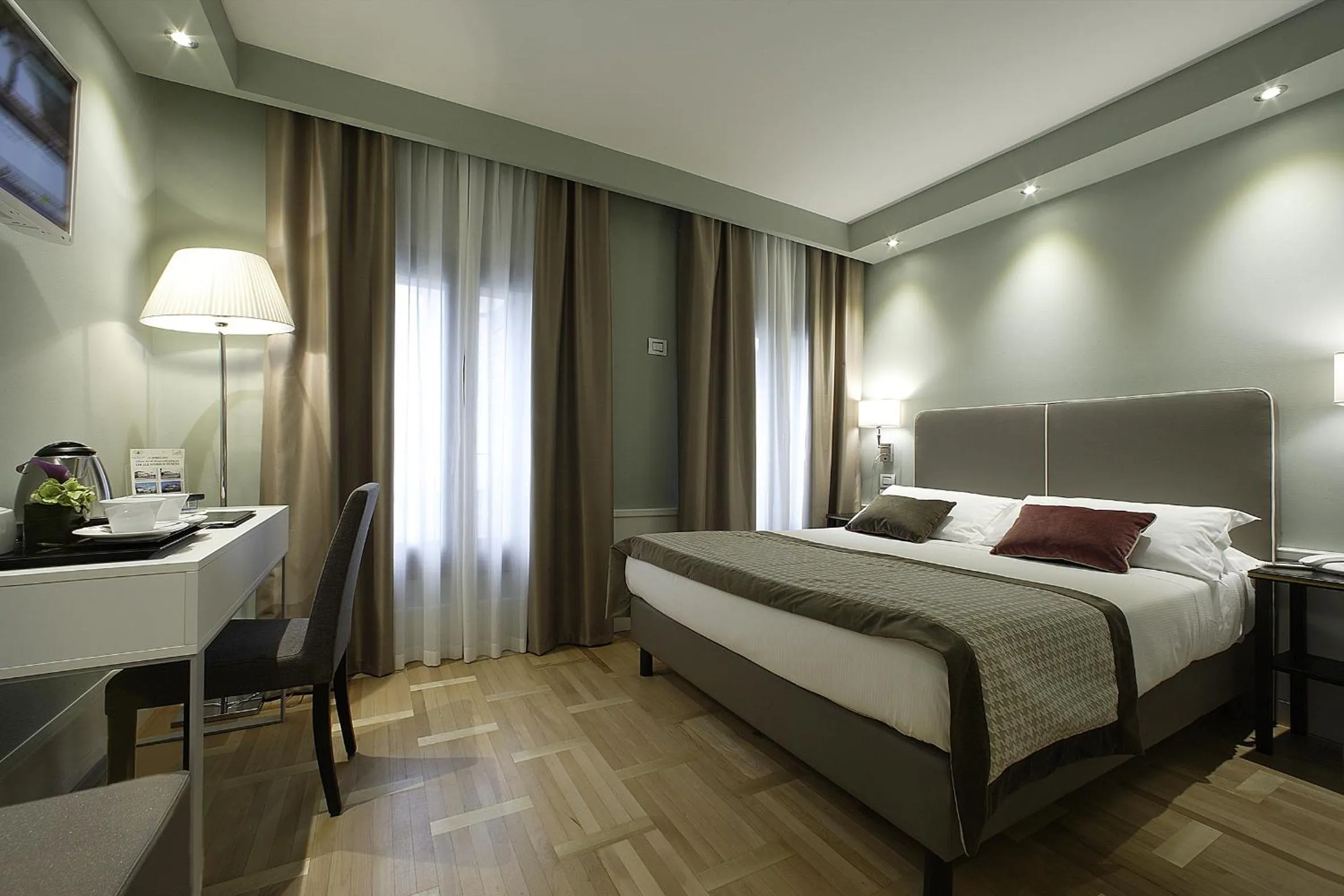 Bed in Hotel Forte del 48