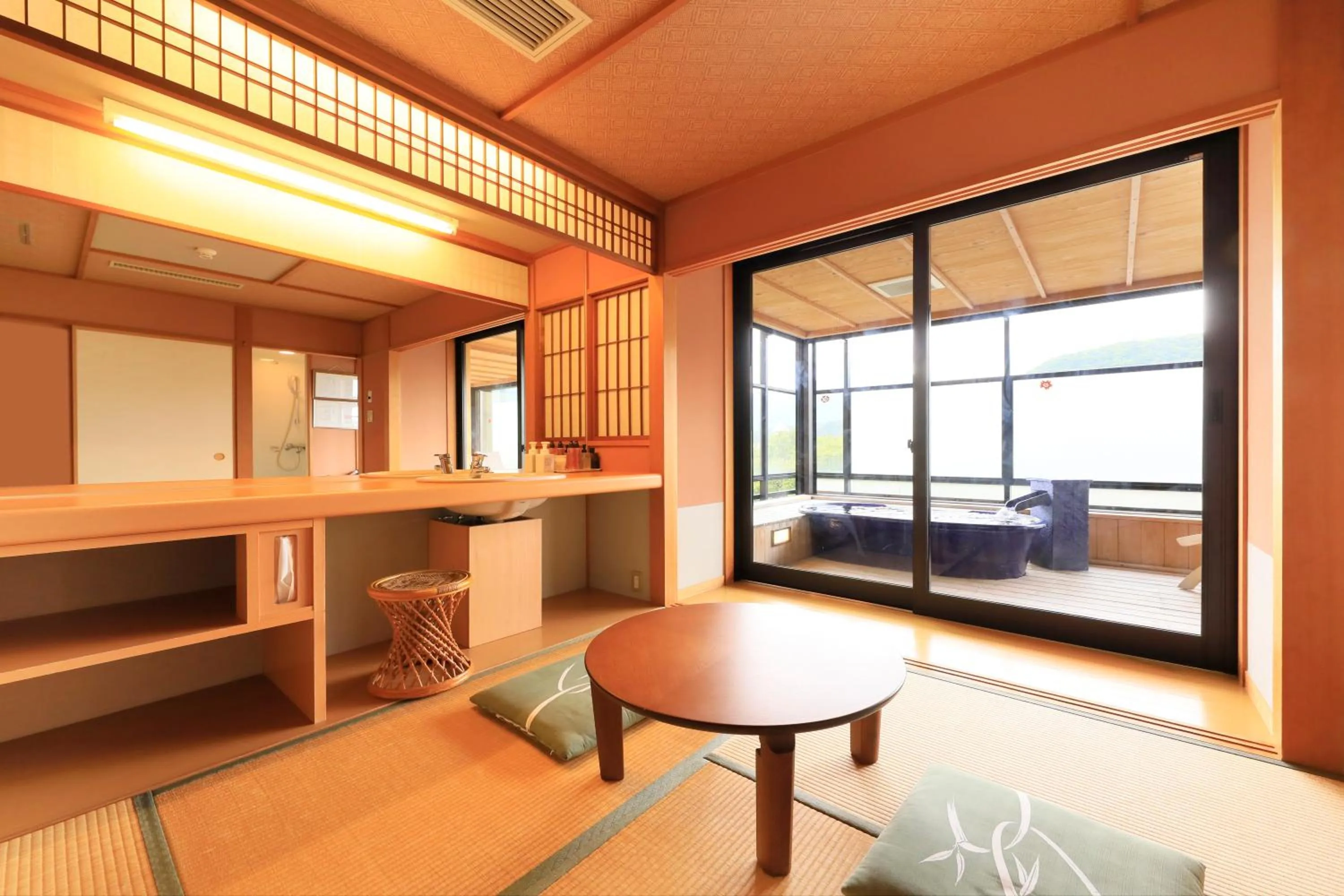 Open Air Bath, Bed in Hotel Keisui