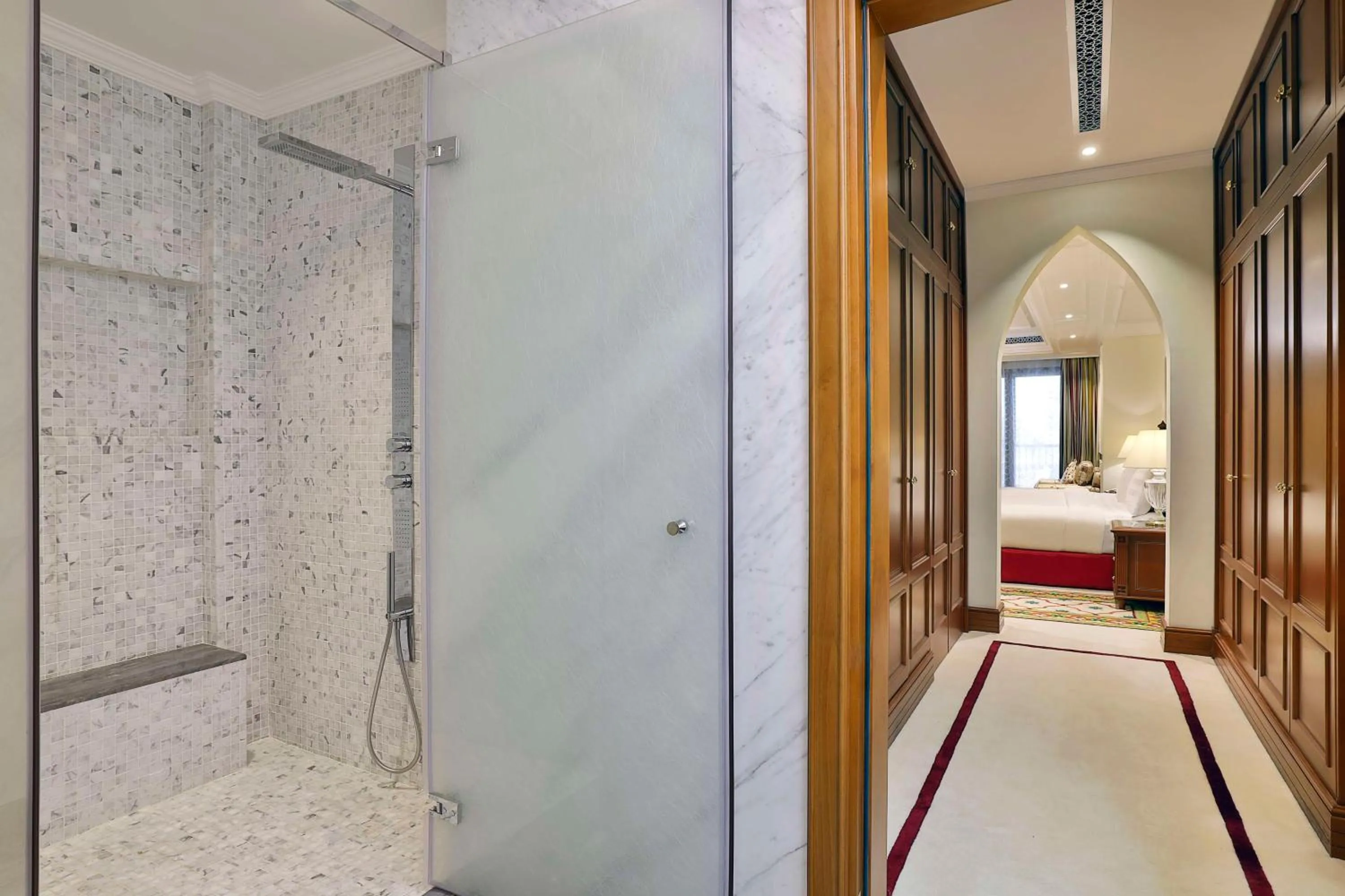 Bathroom, Bed in DoubleTree by Hilton Resort & Spa Marjan Island