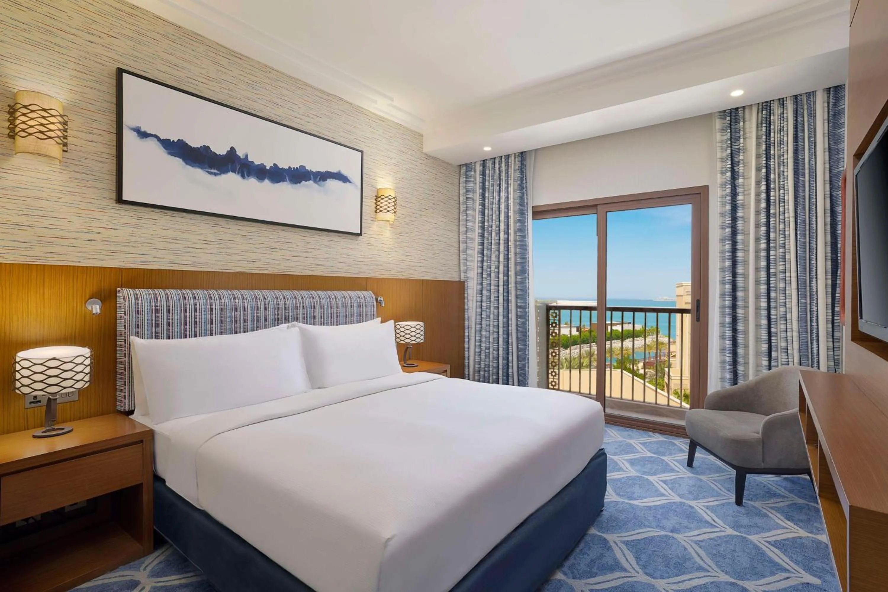 Bed in DoubleTree by Hilton Resort & Spa Marjan Island