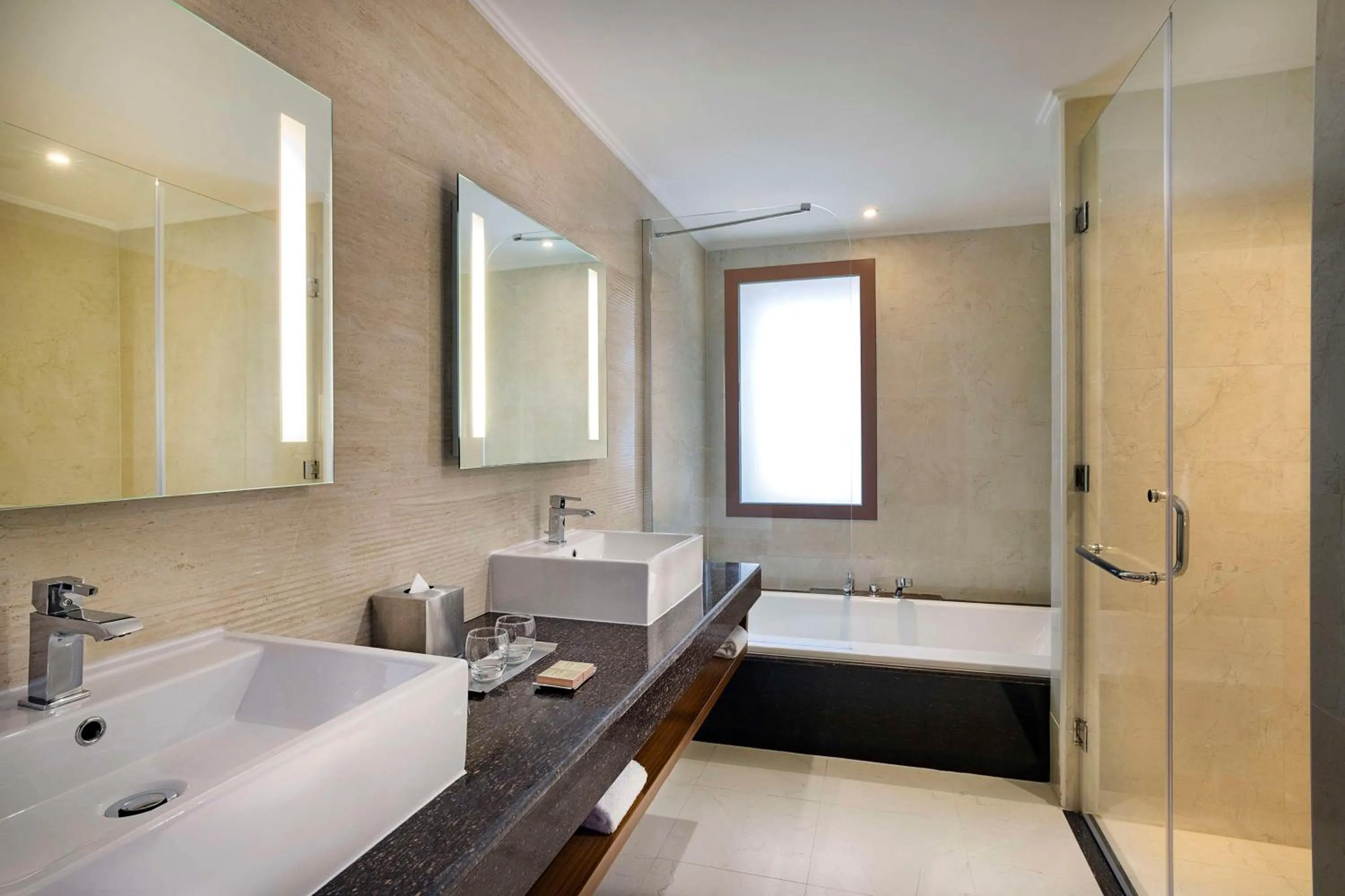 Bathroom, Bed in DoubleTree by Hilton Resort & Spa Marjan Island