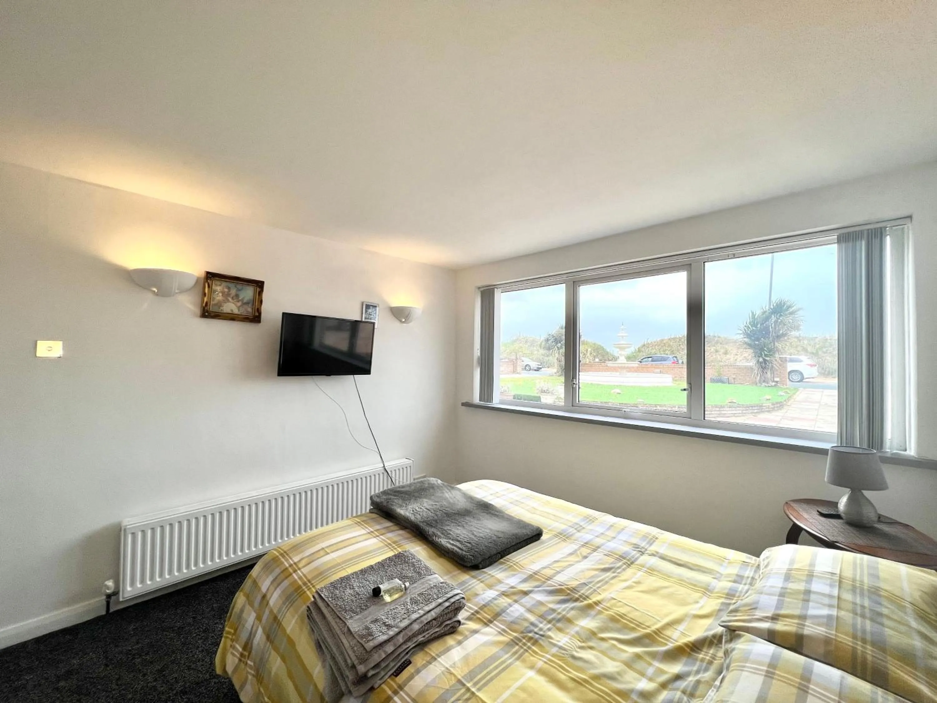 Bed in Beach Front Apartment with Free Parking, St Annes