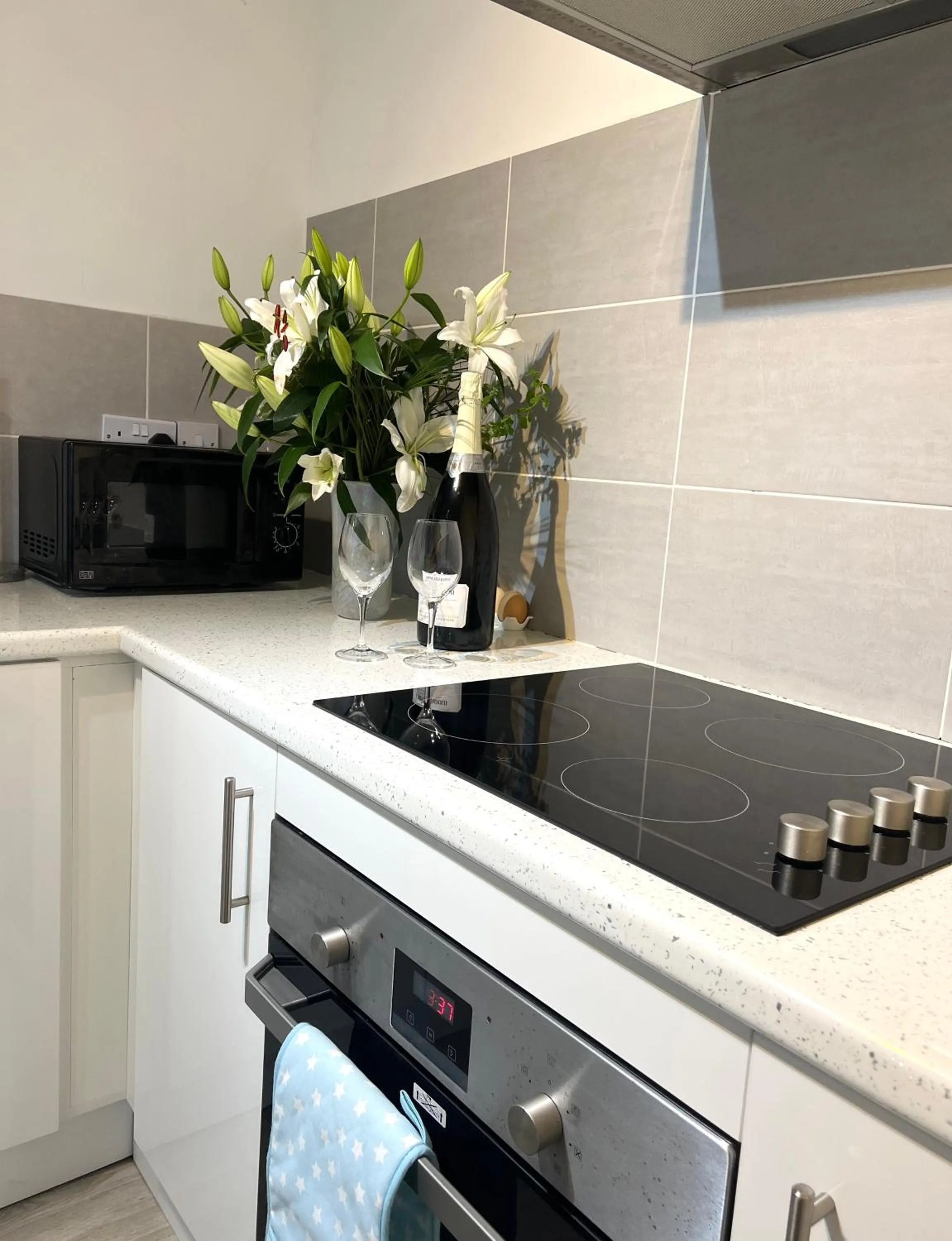 Kitchen or kitchenette in Beach Front Apartment with Free Parking, St Annes