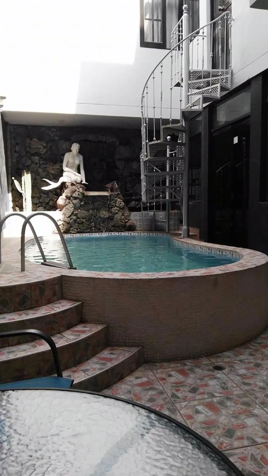 Pool view in Hotel Royal Olympic