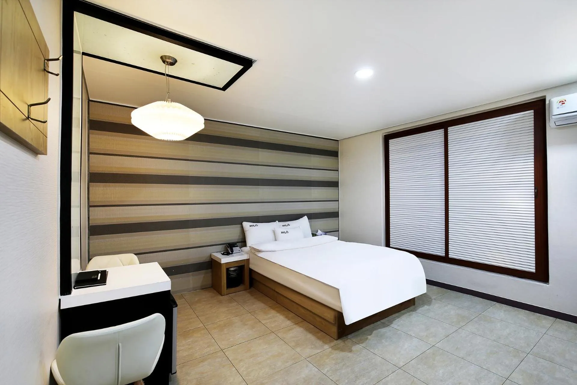 Bed in White Tourist Hotel