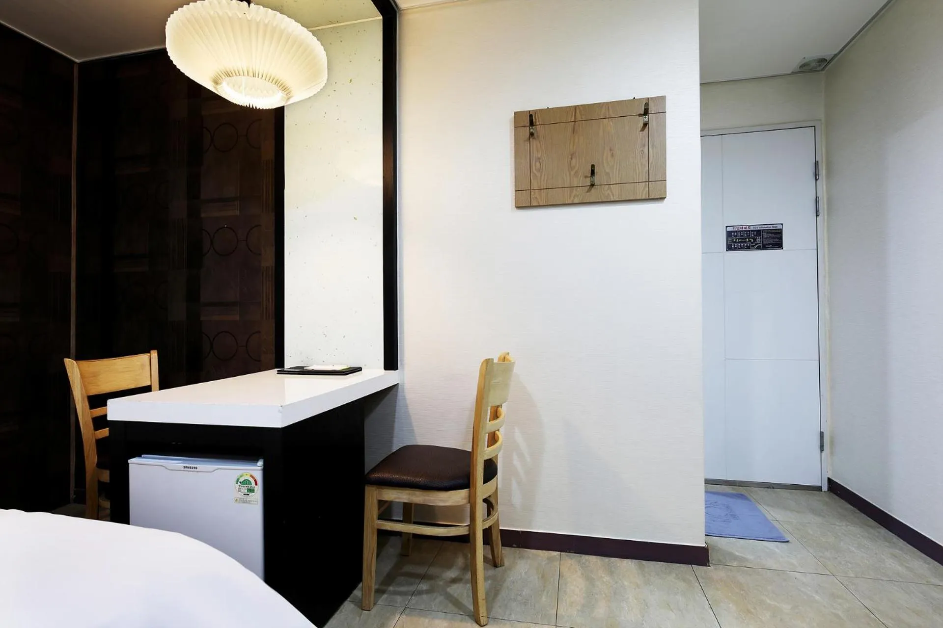 Dining area, Bed in White Tourist Hotel