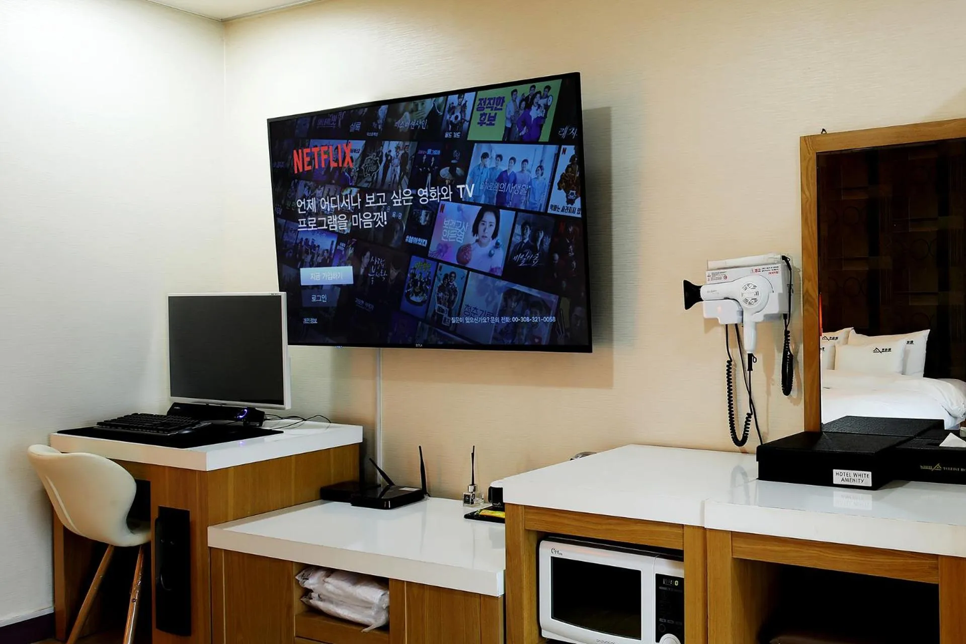 TV and multimedia in White Tourist Hotel