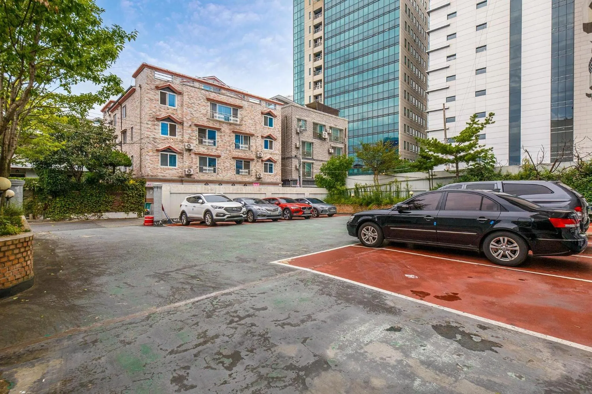 Parking in White Tourist Hotel