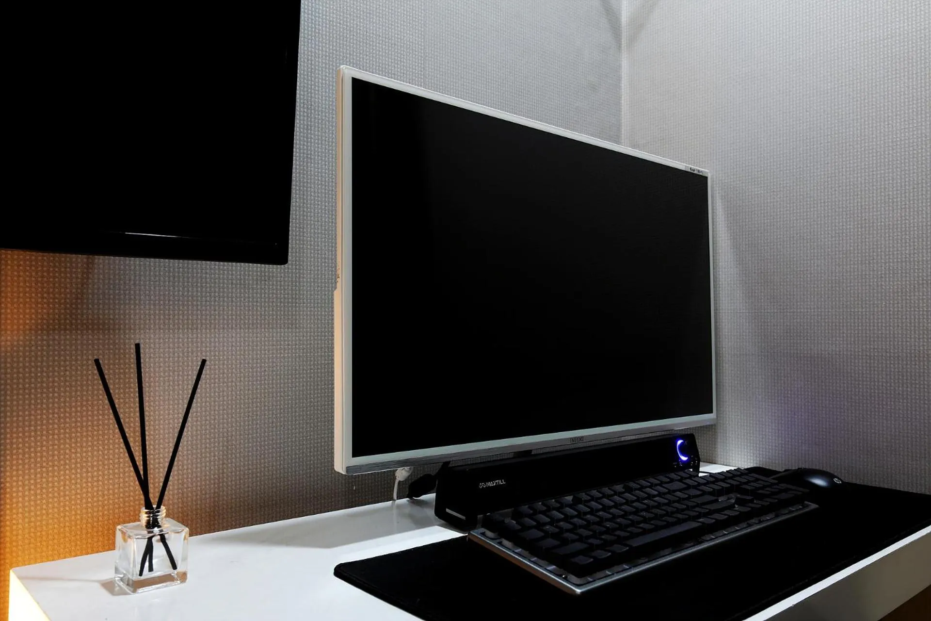 TV and multimedia in White Tourist Hotel