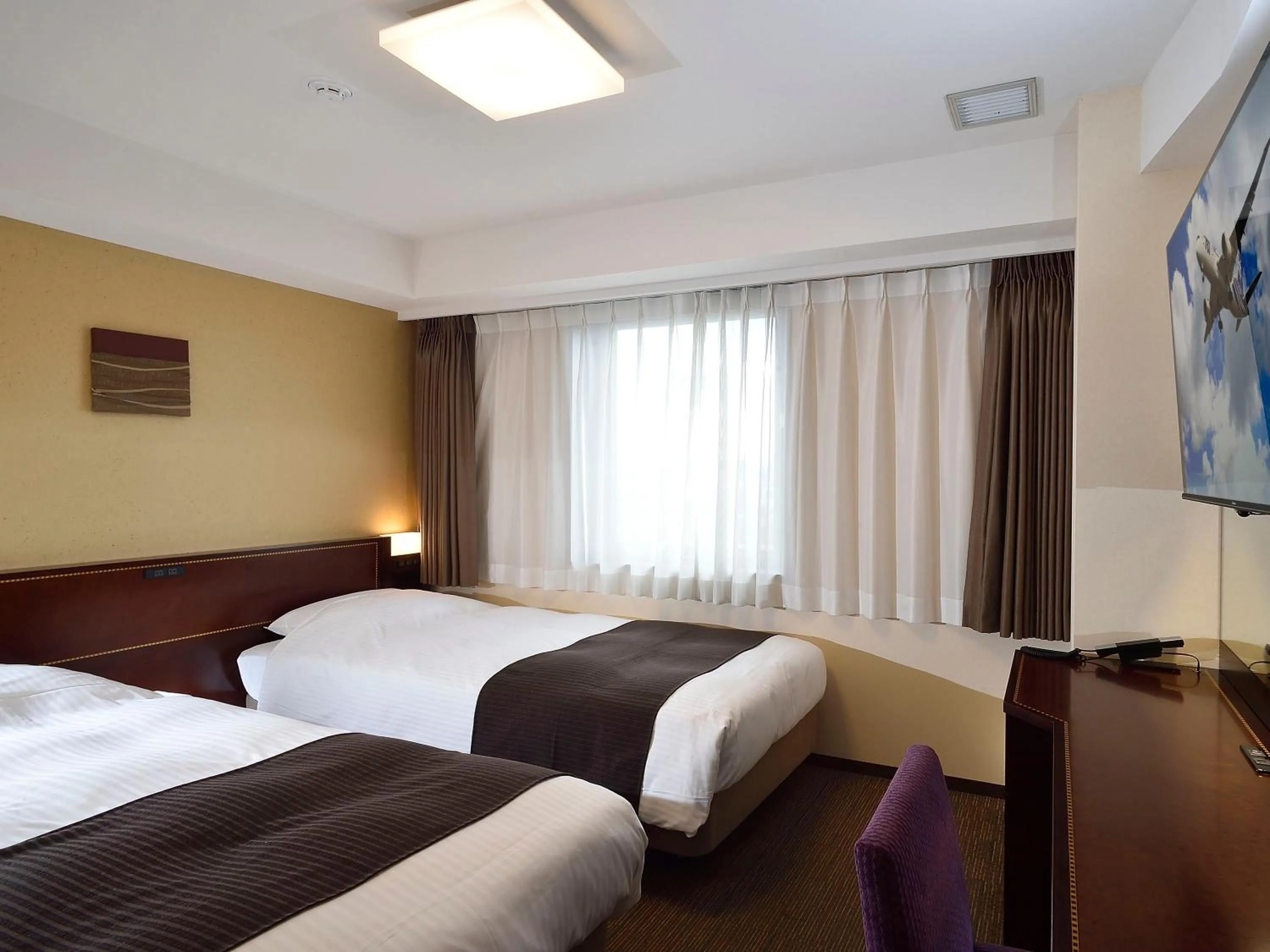 Photo of the whole room, Bed in APA Hotel Haneda Anamori Inari Ekimae