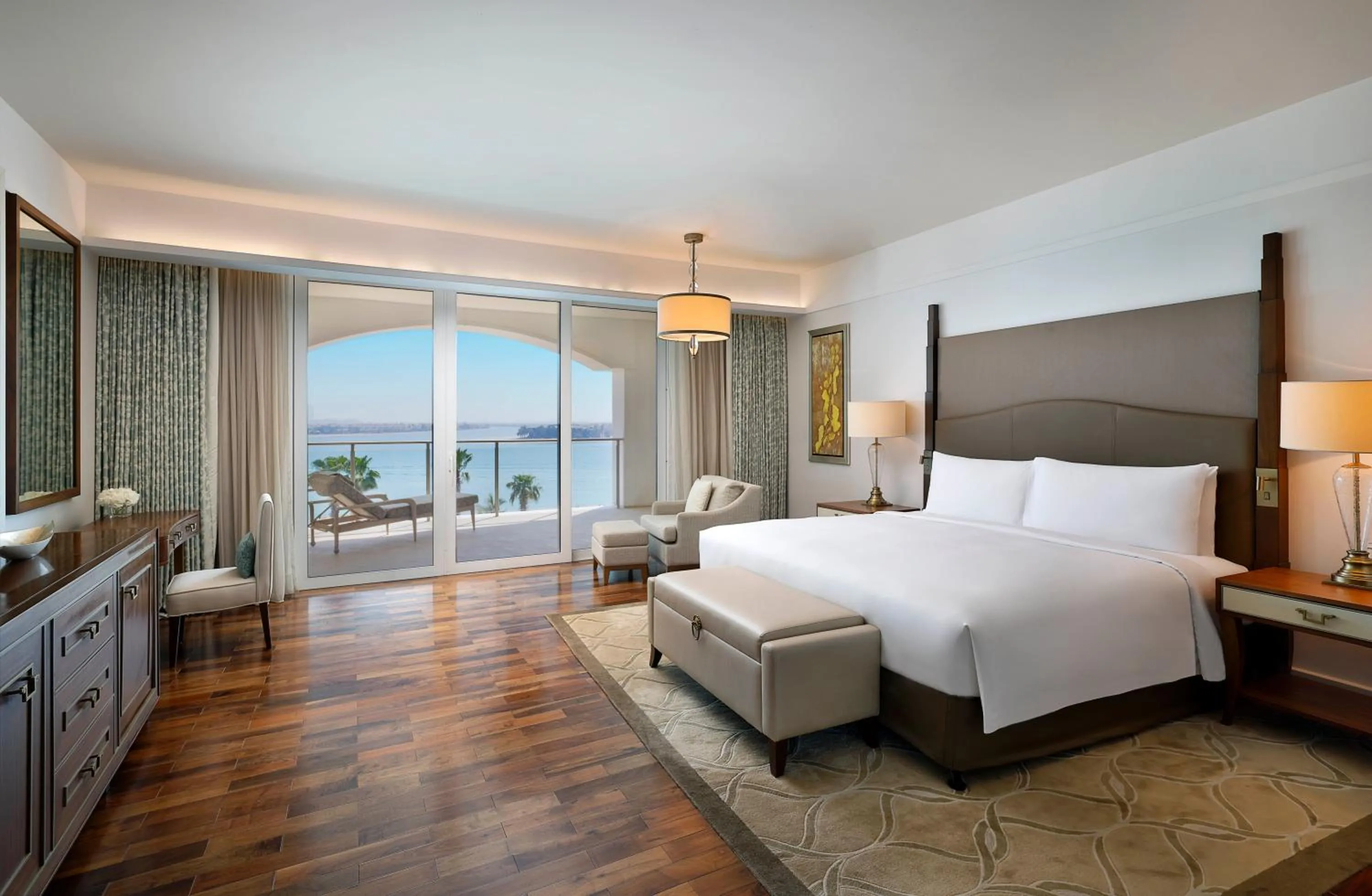 Bed in Waldorf Astoria Dubai Palm Jumeirah