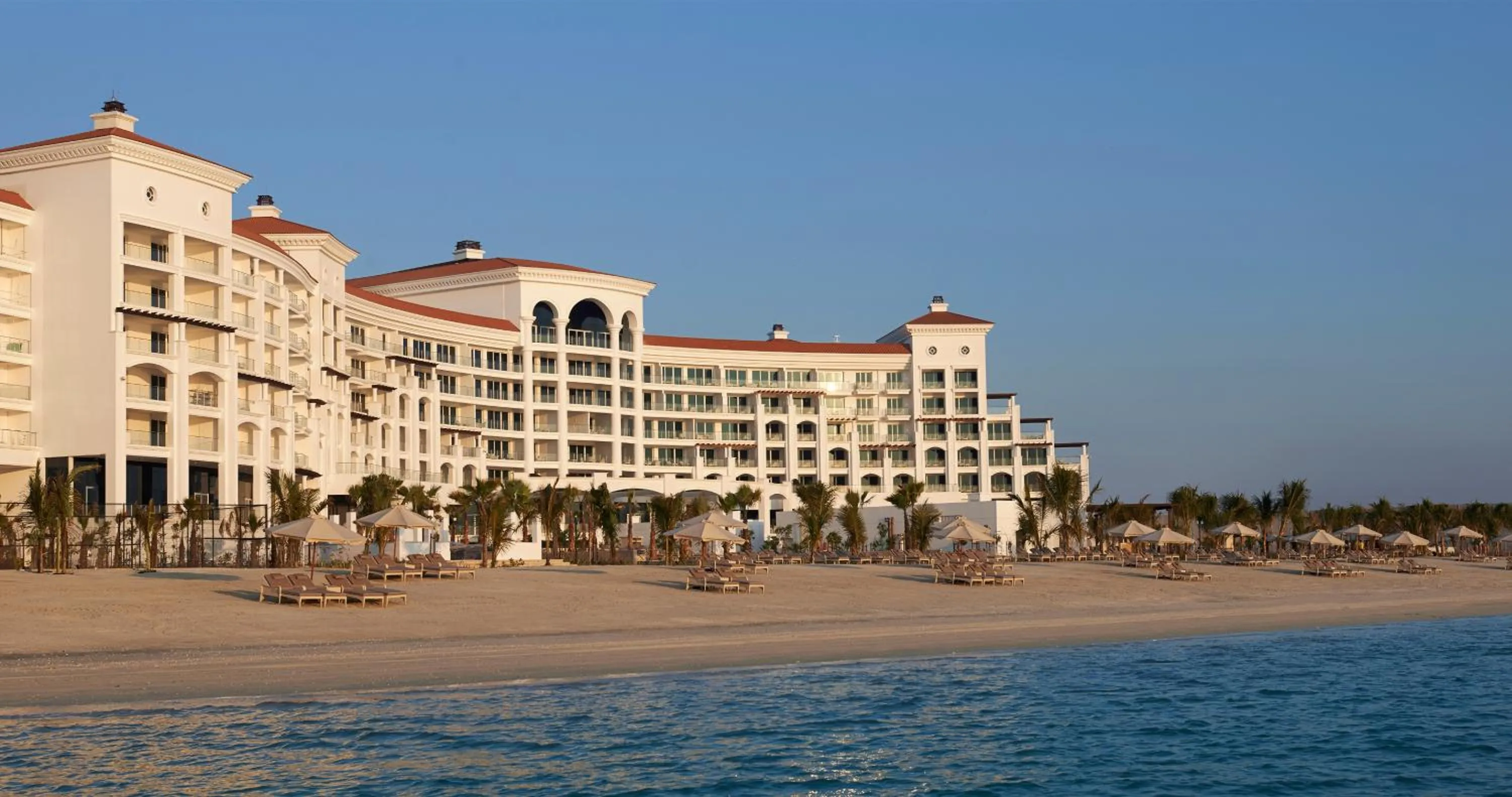 Property building in Waldorf Astoria Dubai Palm Jumeirah