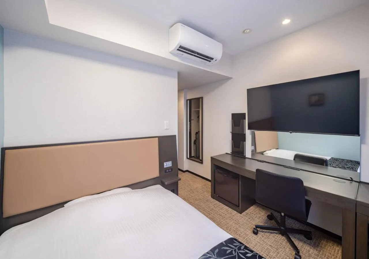 Photo of the whole room, Bed in APA Hotel Asakusabashi Ekimae