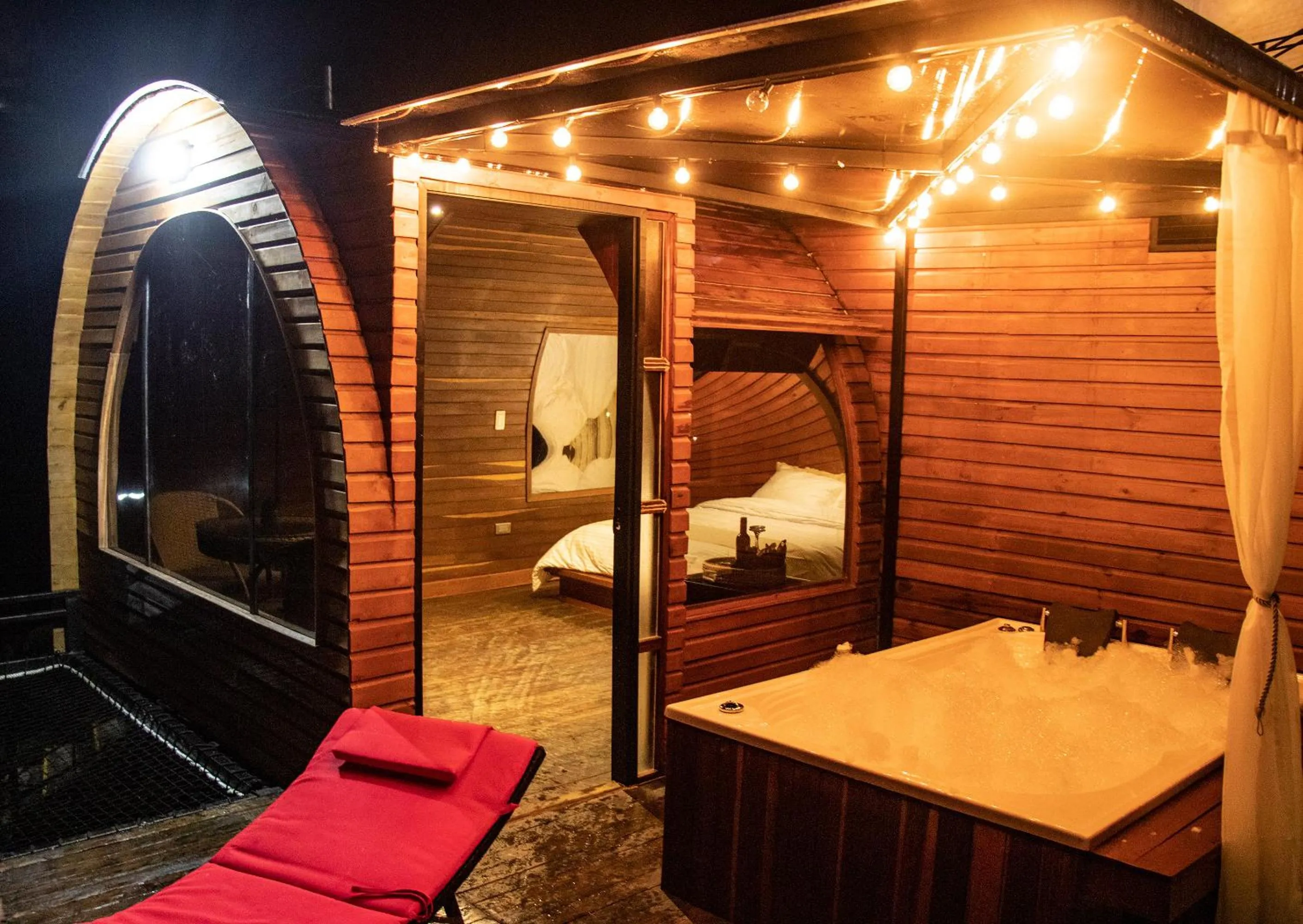 Hot Tub in Glamping The Mountain