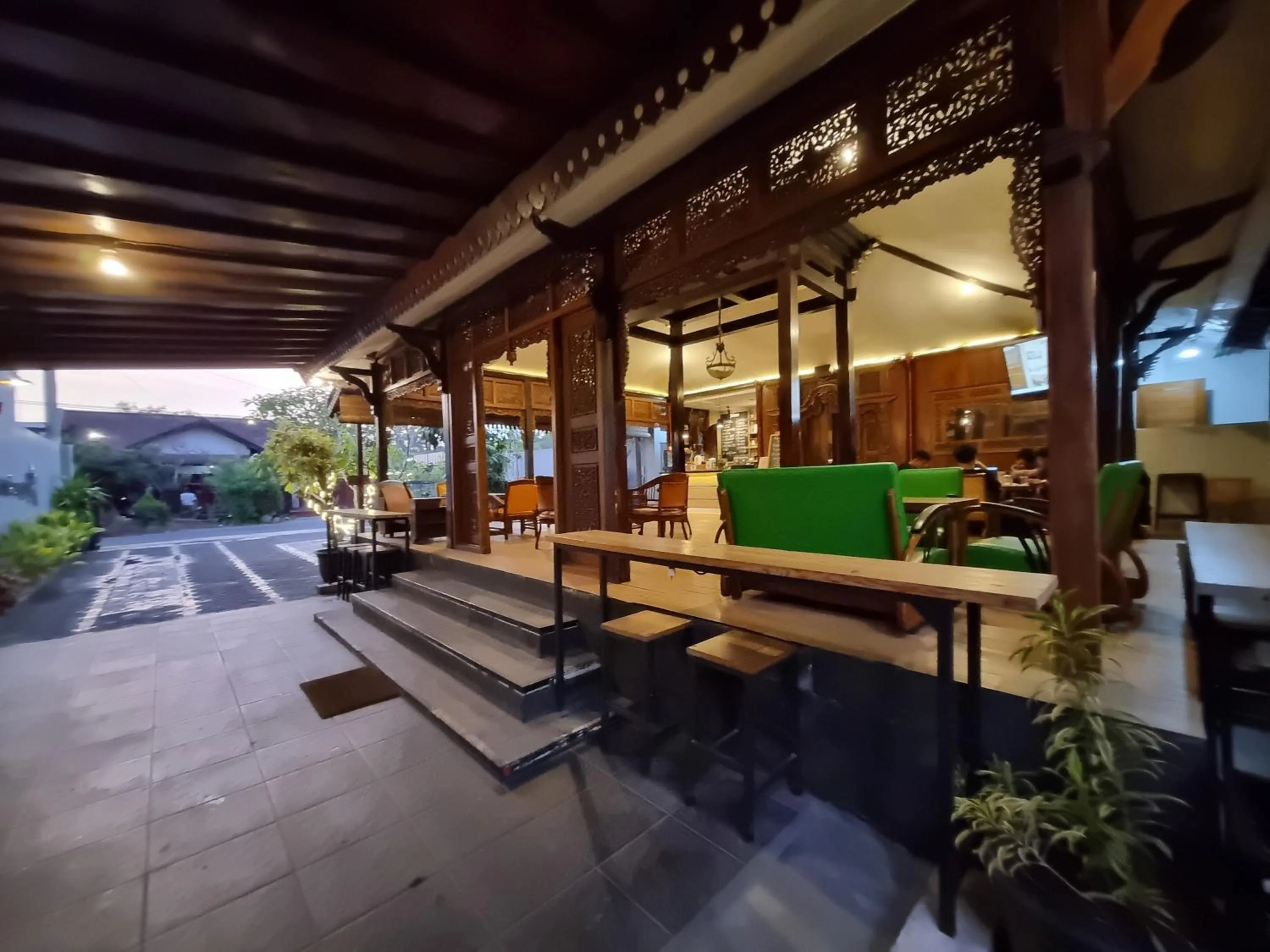 Restaurant/places to eat in Omah Nayan