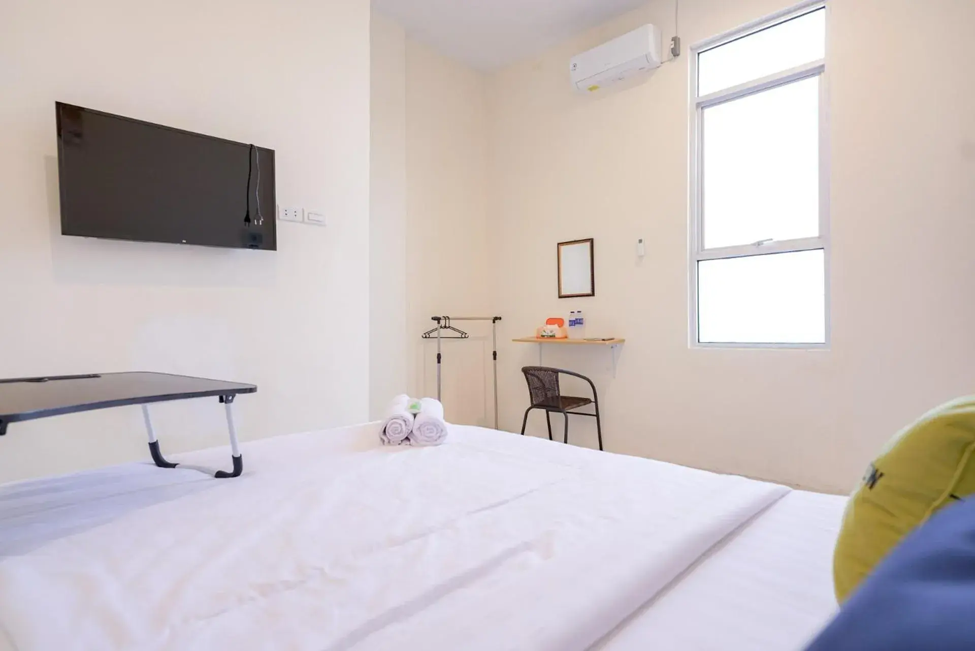 Bedroom, Bed in Urbanview Hotel Gatot Subroto Lampung by RedDoorz Bedroom, Bed in Urbanview Hotel Gatot Subroto Lampung by RedDoorz