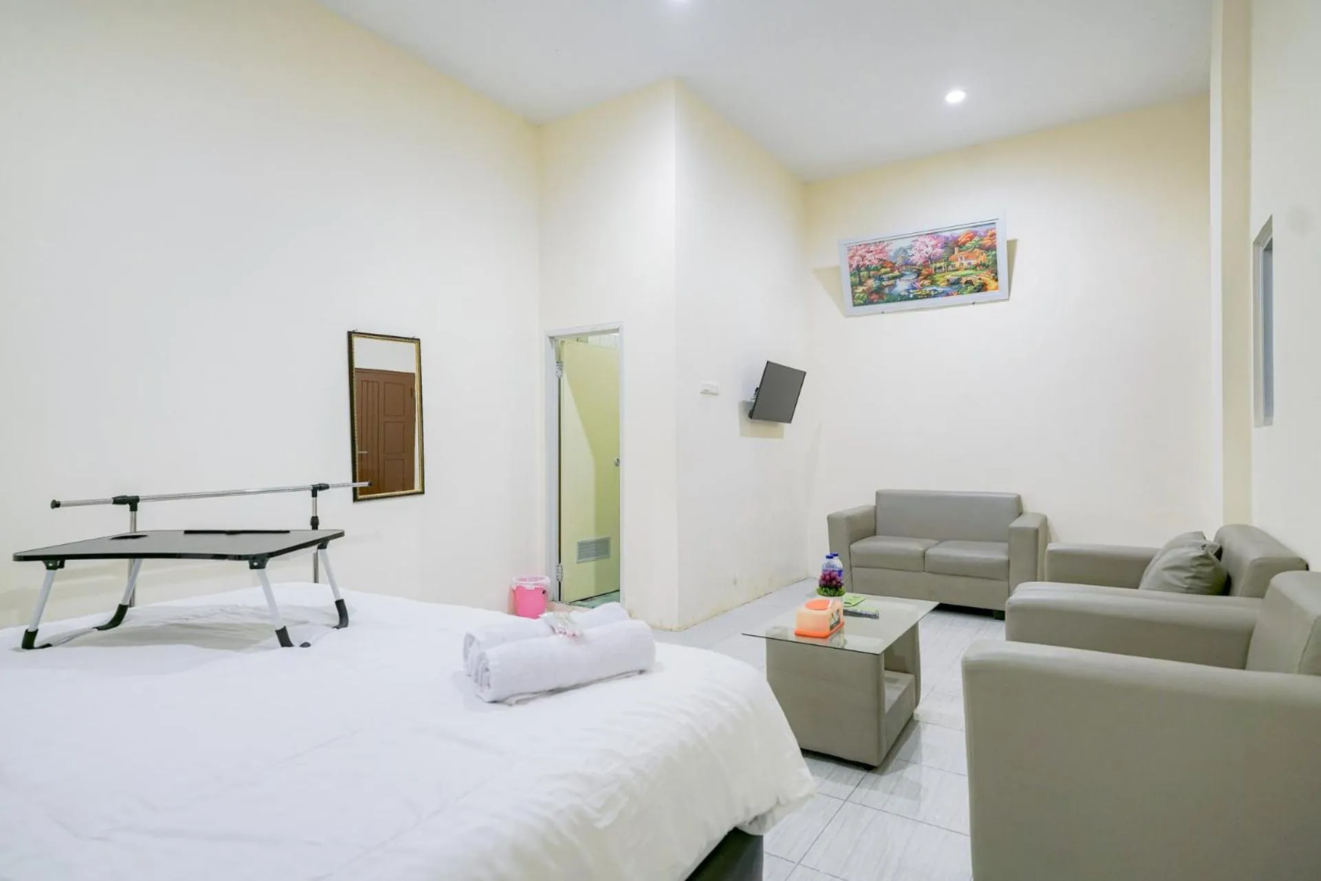 Bedroom, Bed in Urbanview Hotel Gatot Subroto Lampung by RedDoorz
