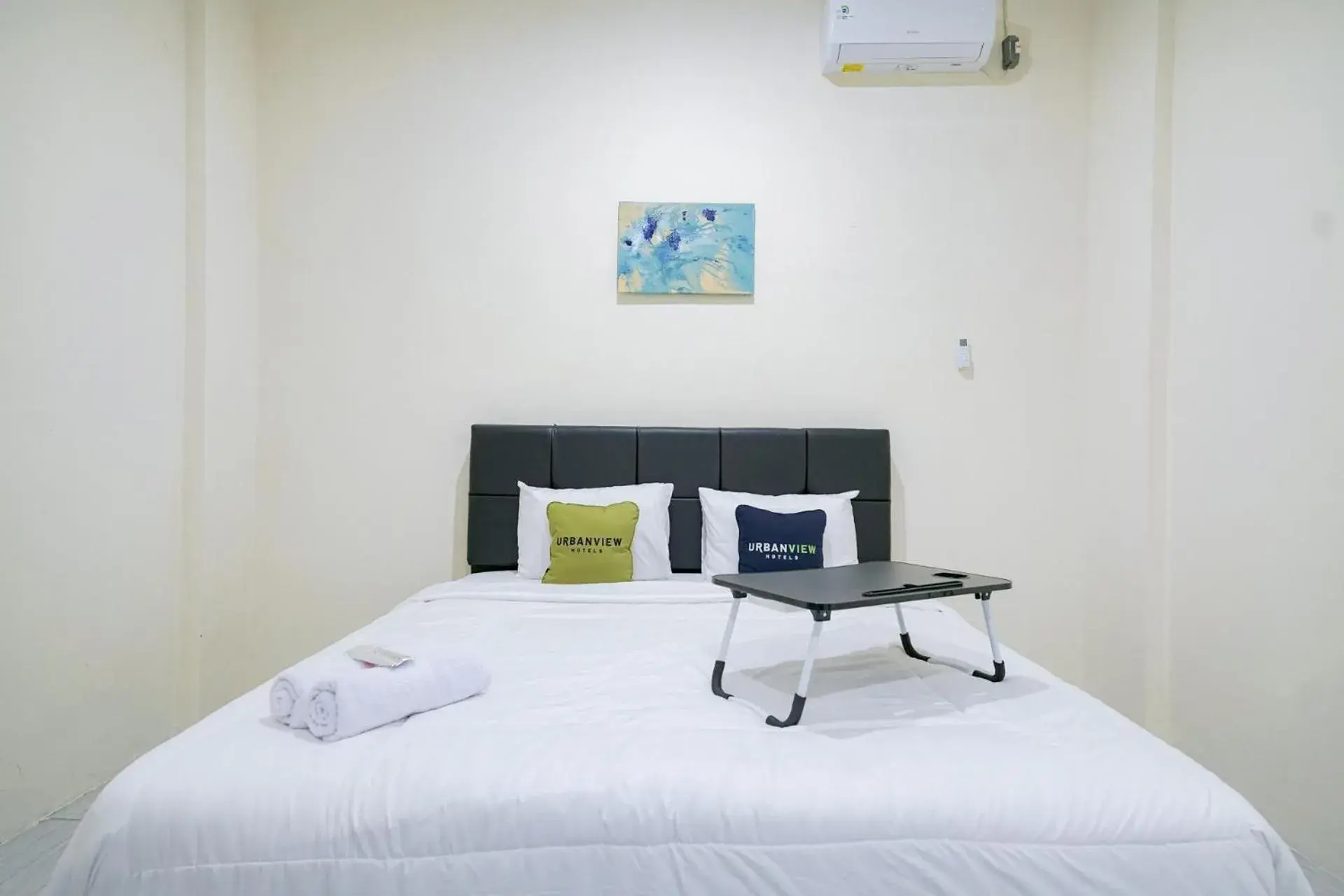 Bedroom, Bed in Urbanview Hotel Gatot Subroto Lampung by RedDoorz Bedroom, Bed in Urbanview Hotel Gatot Subroto Lampung by RedDoorz