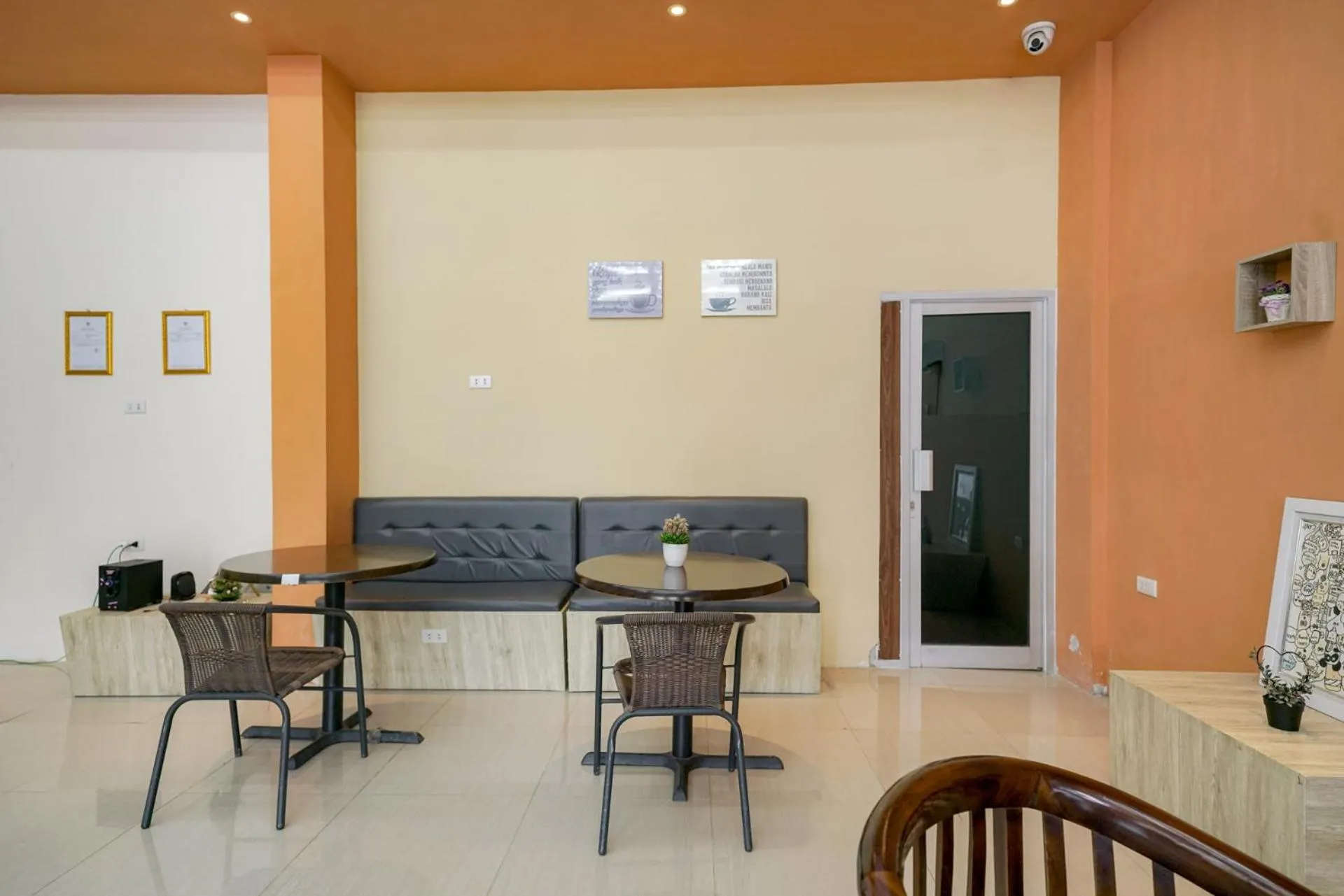 Lobby or reception in Urbanview Hotel Gatot Subroto Lampung by RedDoorz