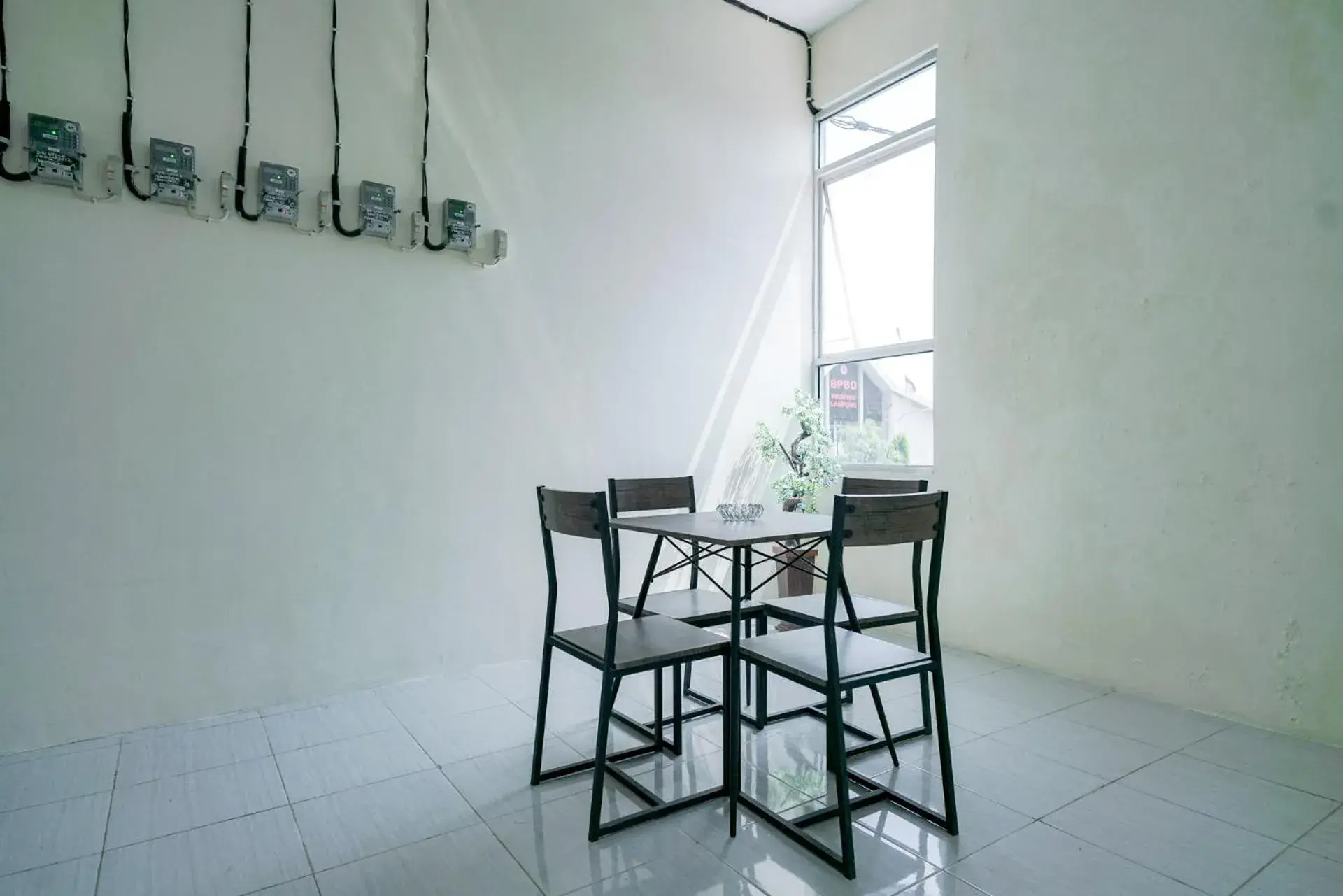 Dining area in Urbanview Hotel Gatot Subroto Lampung by RedDoorz Dining area in Urbanview Hotel Gatot Subroto Lampung by RedDoorz