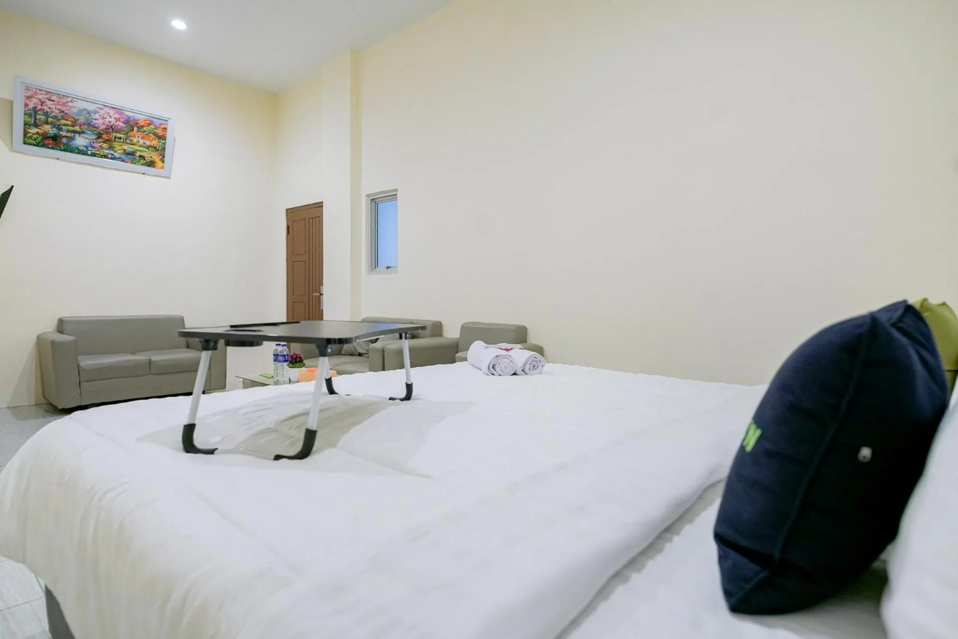 Bedroom, Bed in Urbanview Hotel Gatot Subroto Lampung by RedDoorz