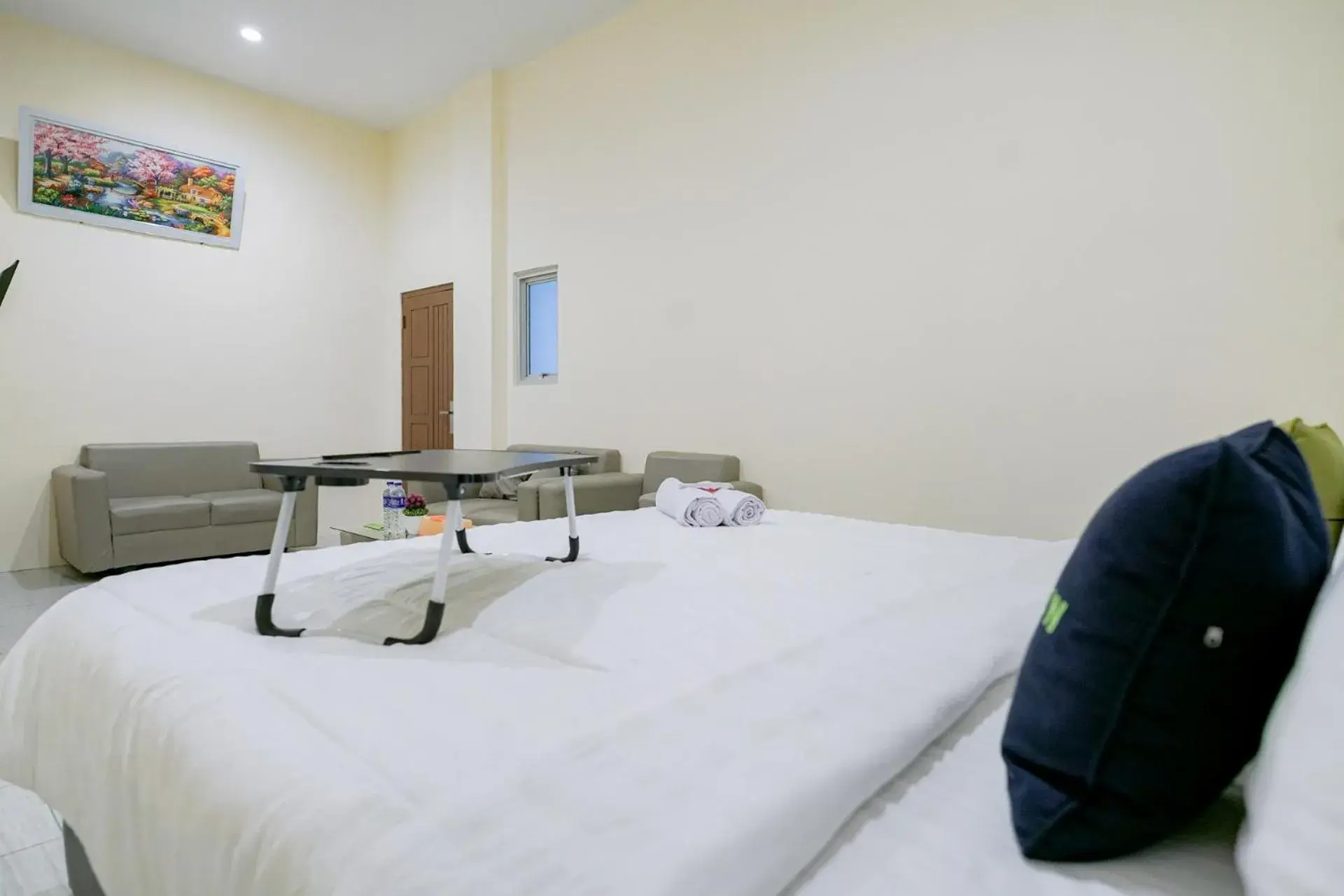 Bedroom, Bed in Urbanview Hotel Gatot Subroto Lampung by RedDoorz Bedroom, Bed in Urbanview Hotel Gatot Subroto Lampung by RedDoorz