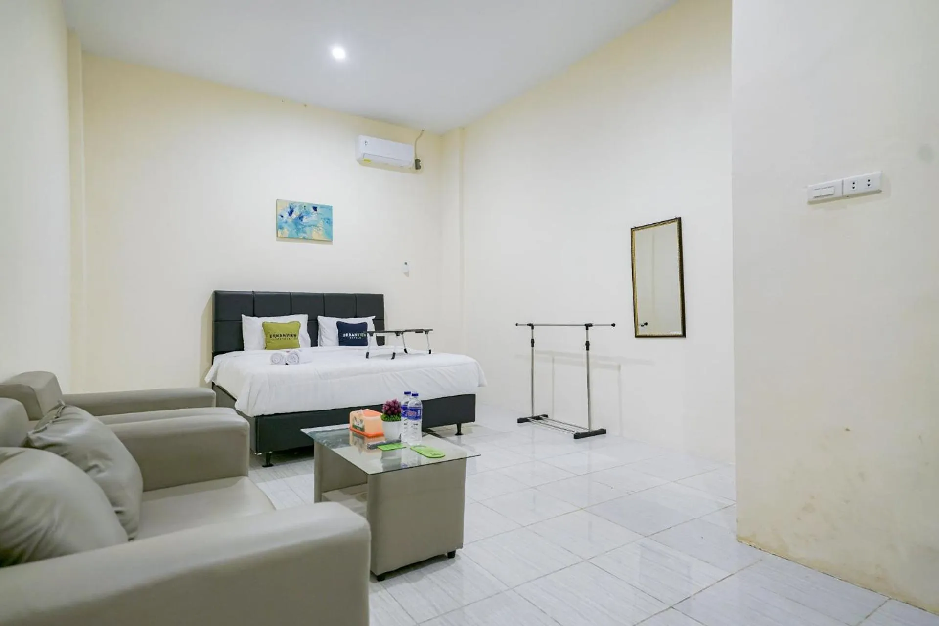 Bedroom, Bed in Urbanview Hotel Gatot Subroto Lampung by RedDoorz