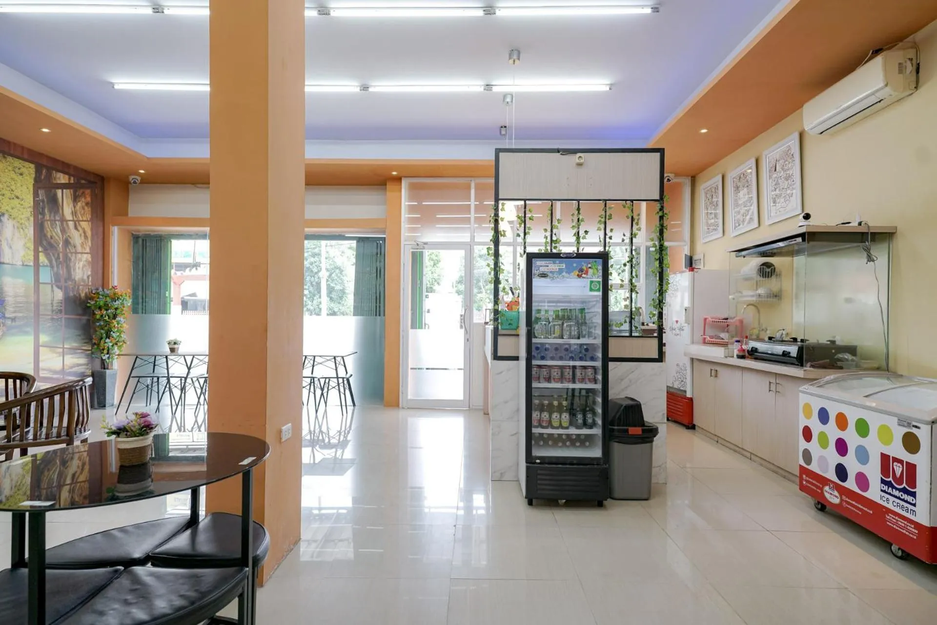 Lobby or reception in Urbanview Hotel Gatot Subroto Lampung by RedDoorz