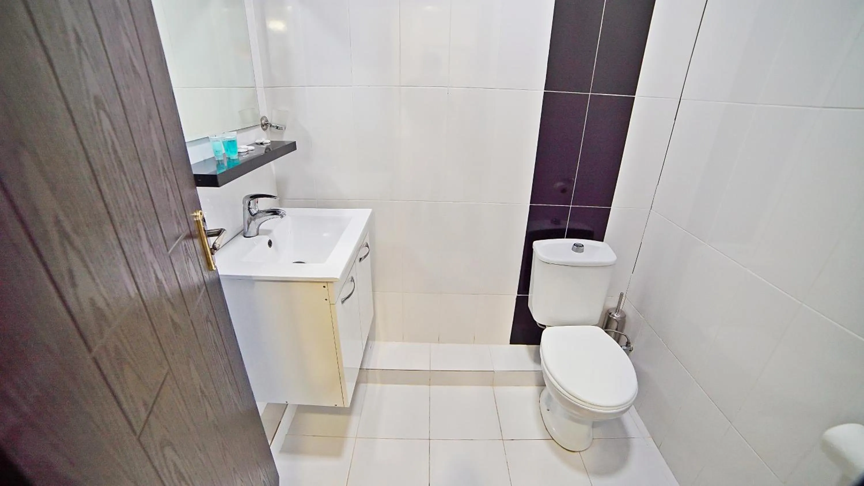 Toilet in Mardi Plaza Hotel