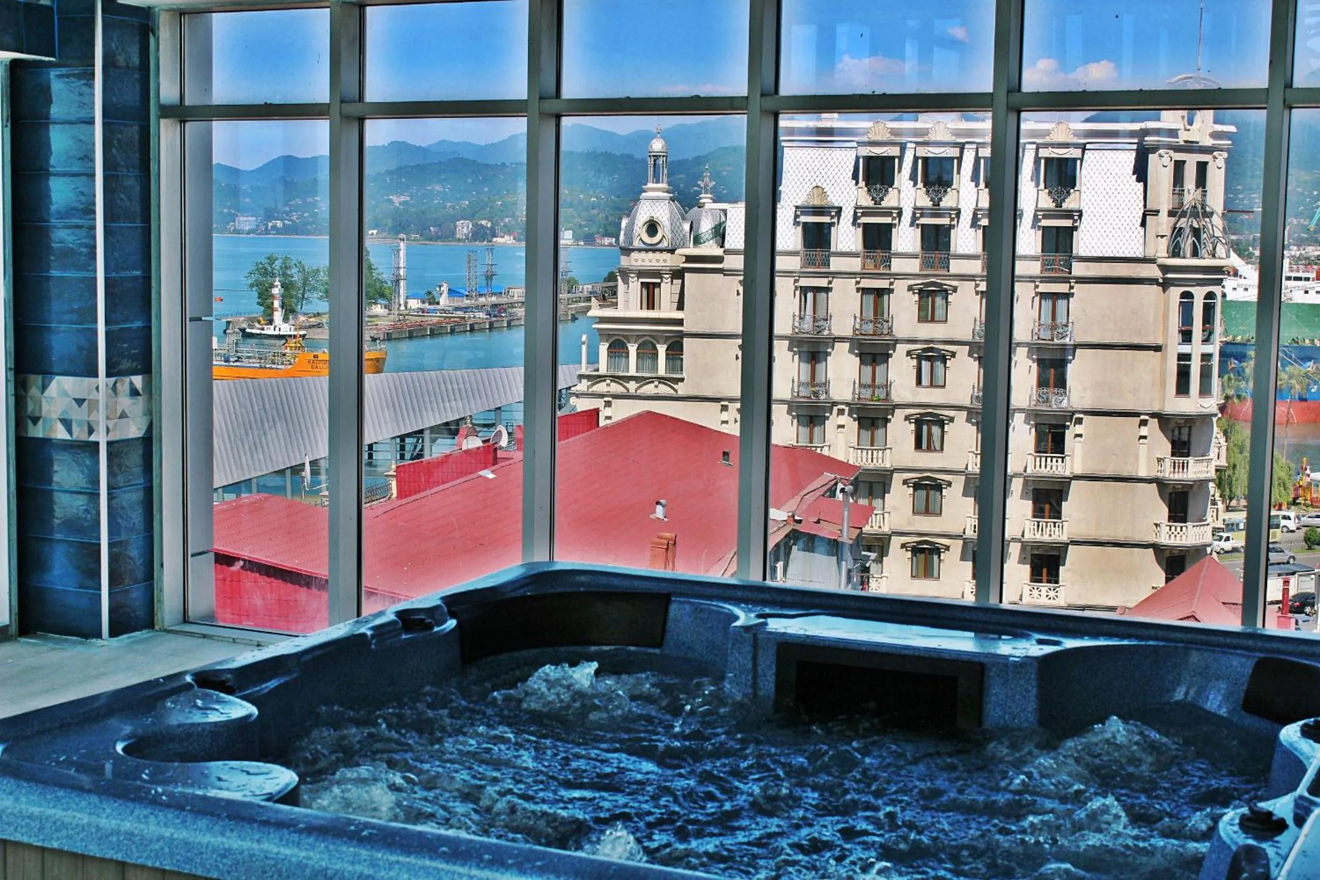 Hot Tub in Mardi Plaza Hotel