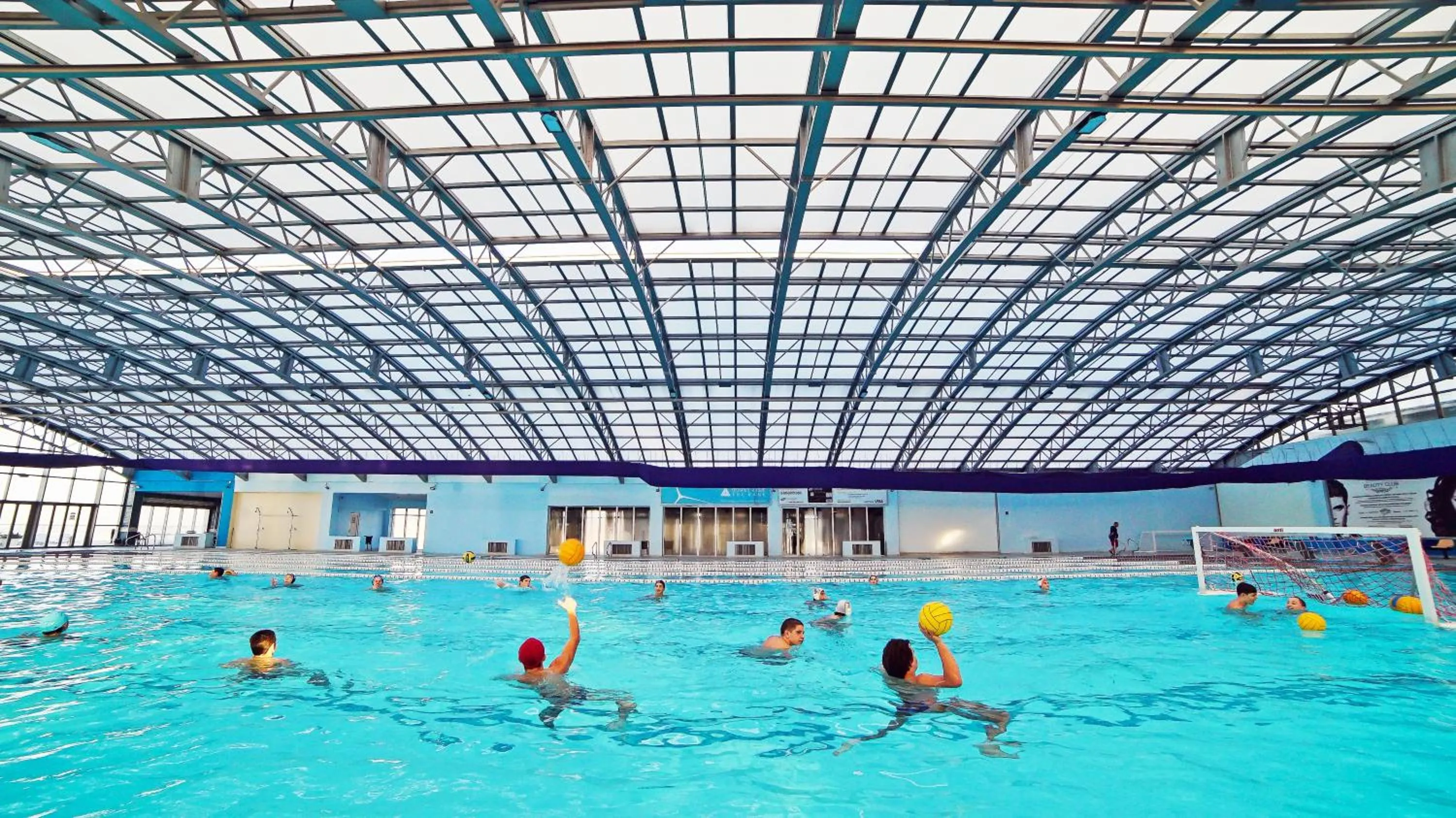 Swimming pool in Mardi Plaza Hotel