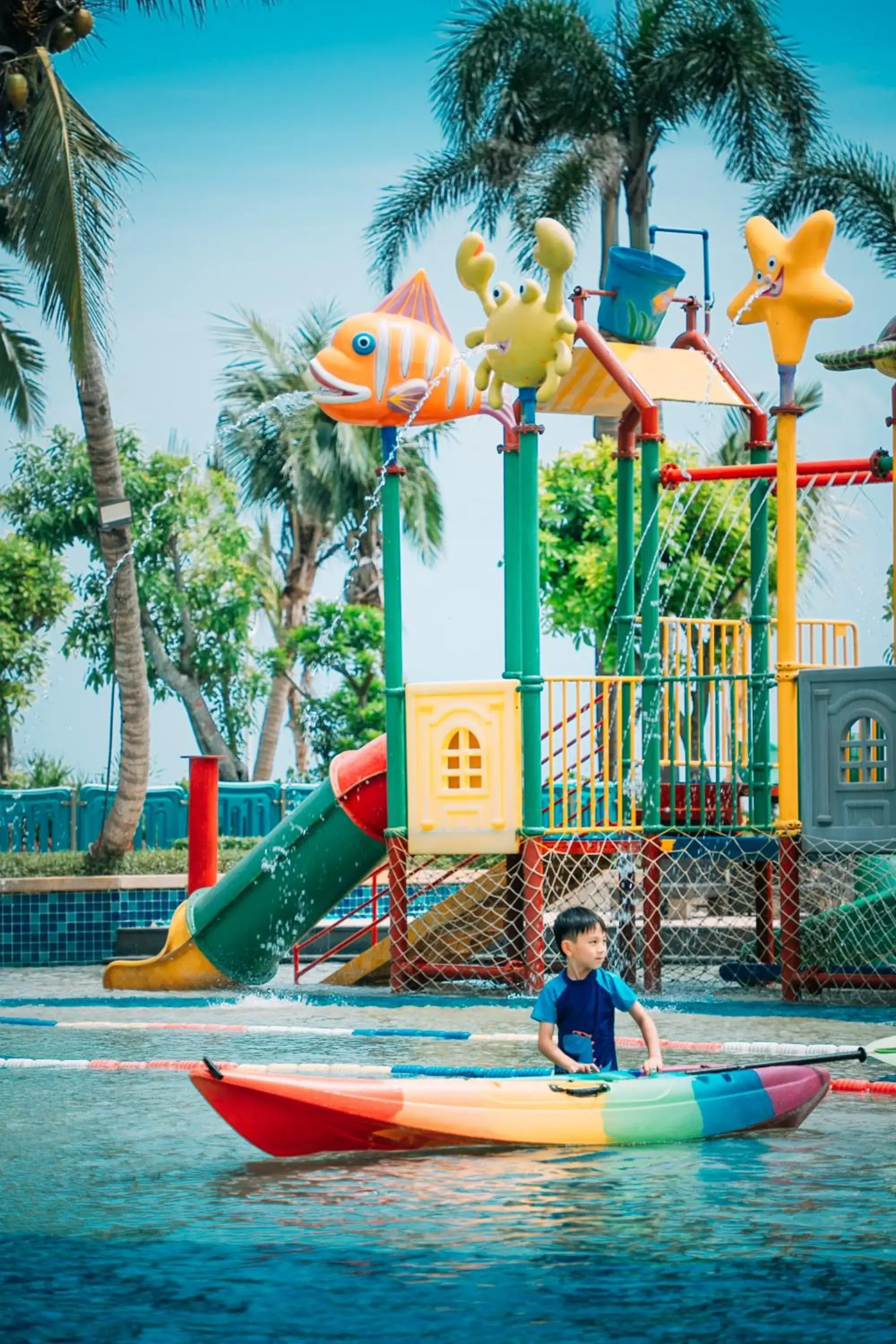 Swimming pool in Hilton Haikou Meilan Swimming pool in Hilton Haikou Meilan