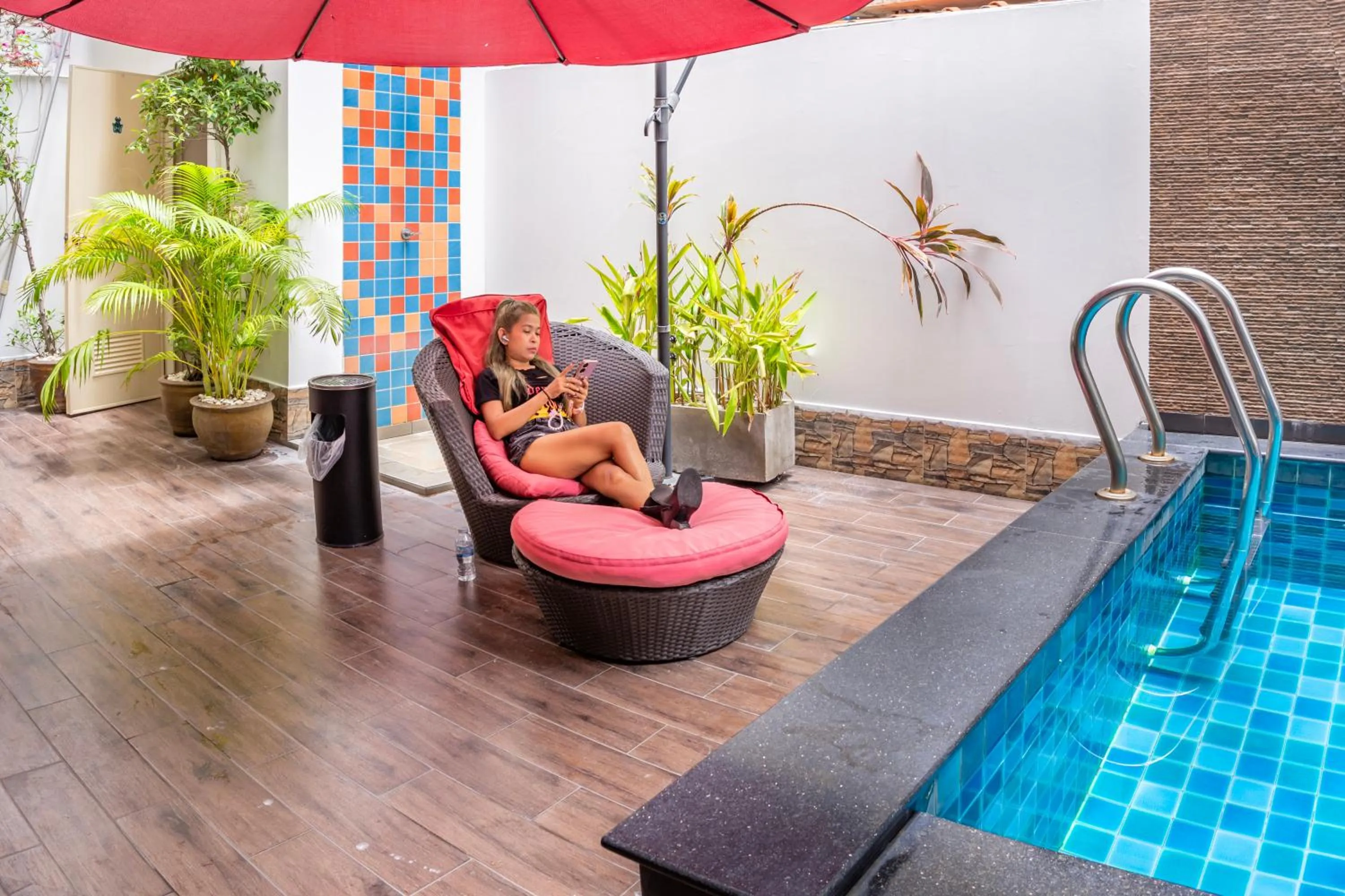 Swimming pool in Jomtien Beach Hostel