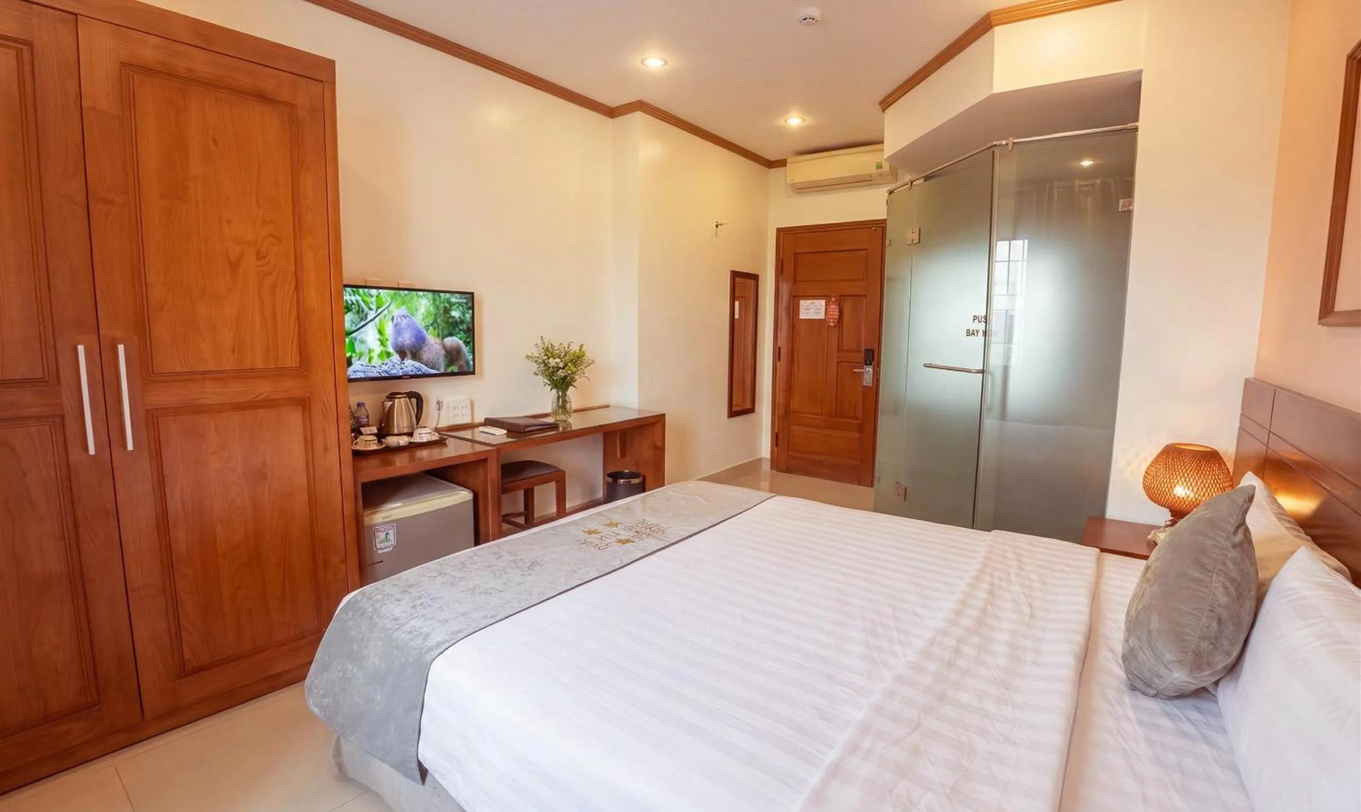 Photo of the whole room, Bed in Lien Do Star Hotel