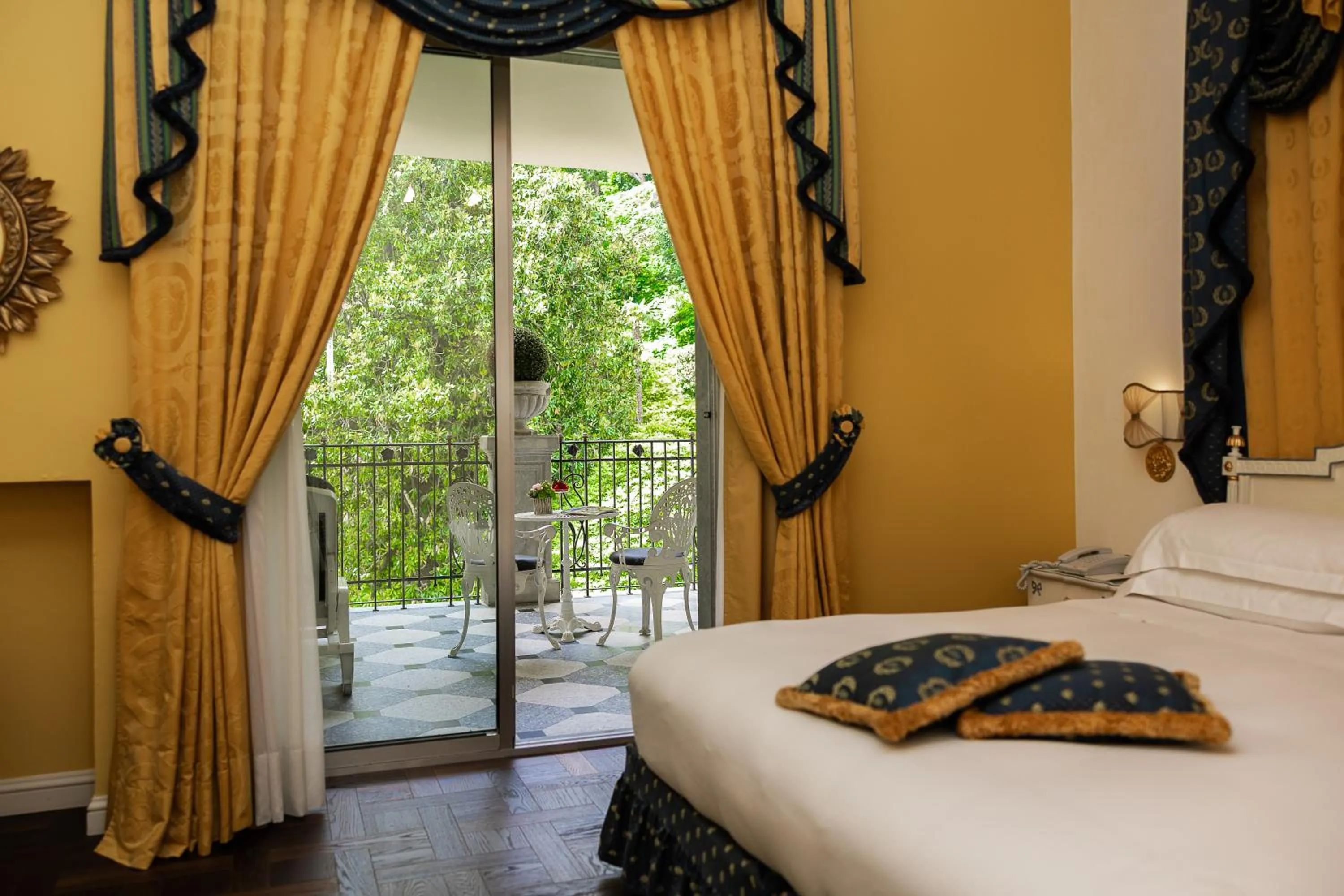 Property building, Bed in Villa e Palazzo Aminta - A Leading Hotel of The World