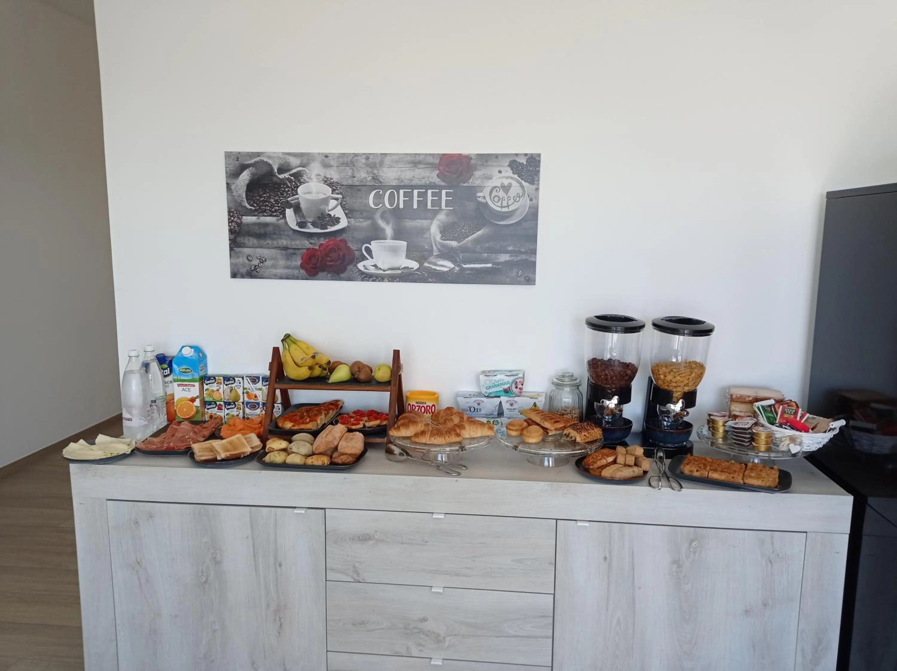 Buffet breakfast in B&b tra scirocco e tramontana
