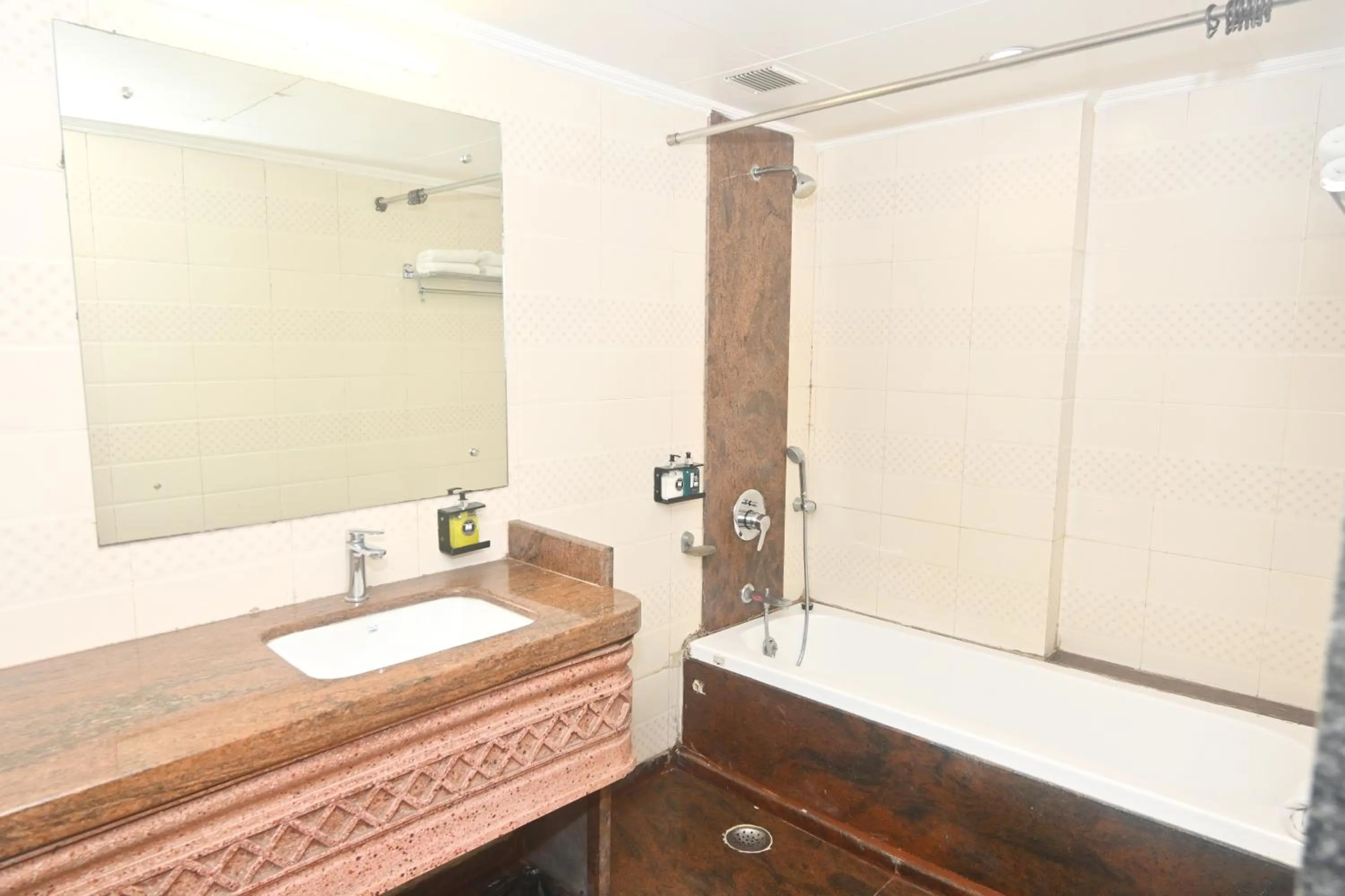 Simran Heritage(Business Hotel