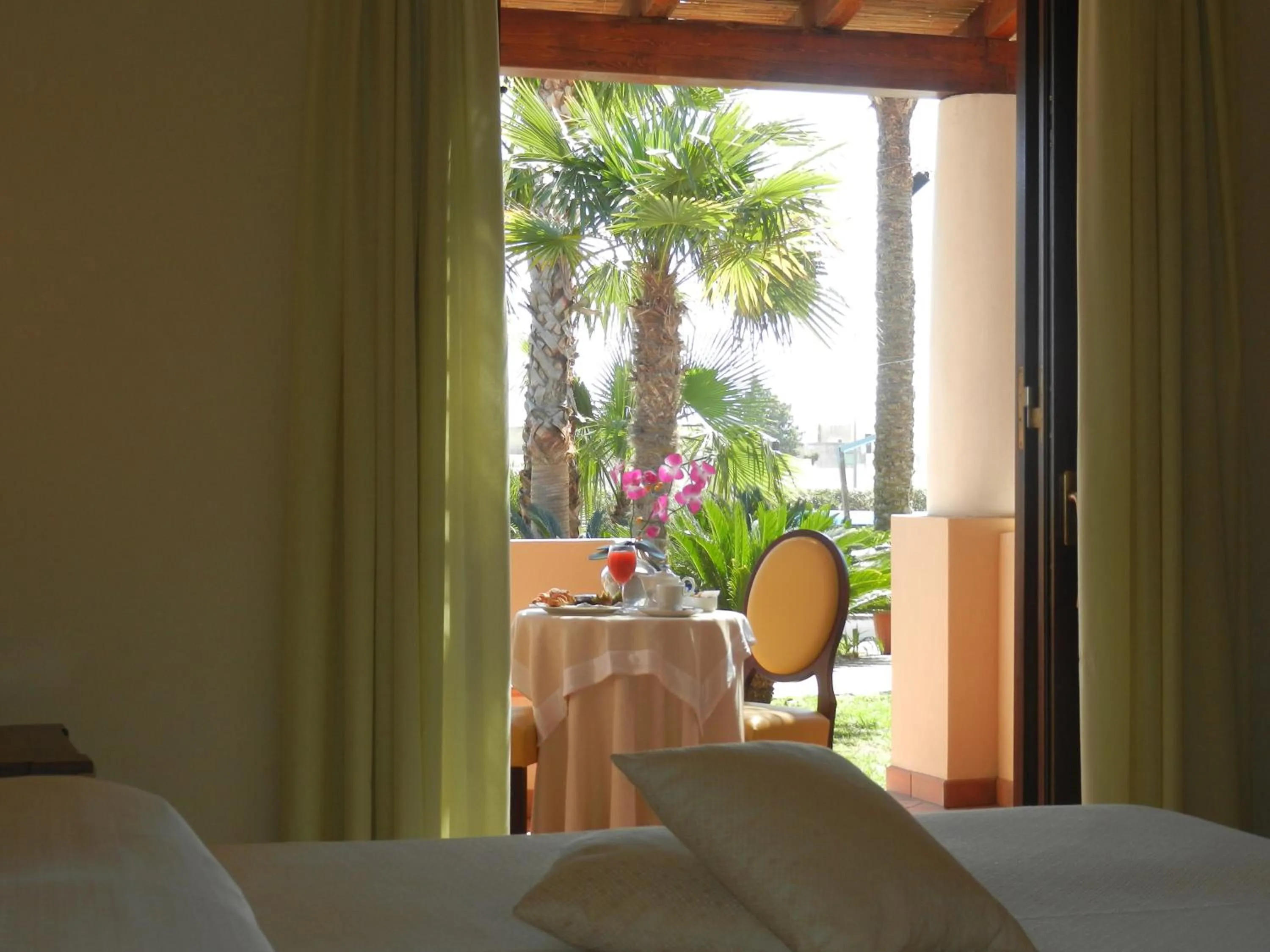 Balcony/Terrace, Bed in Hotel Aktea