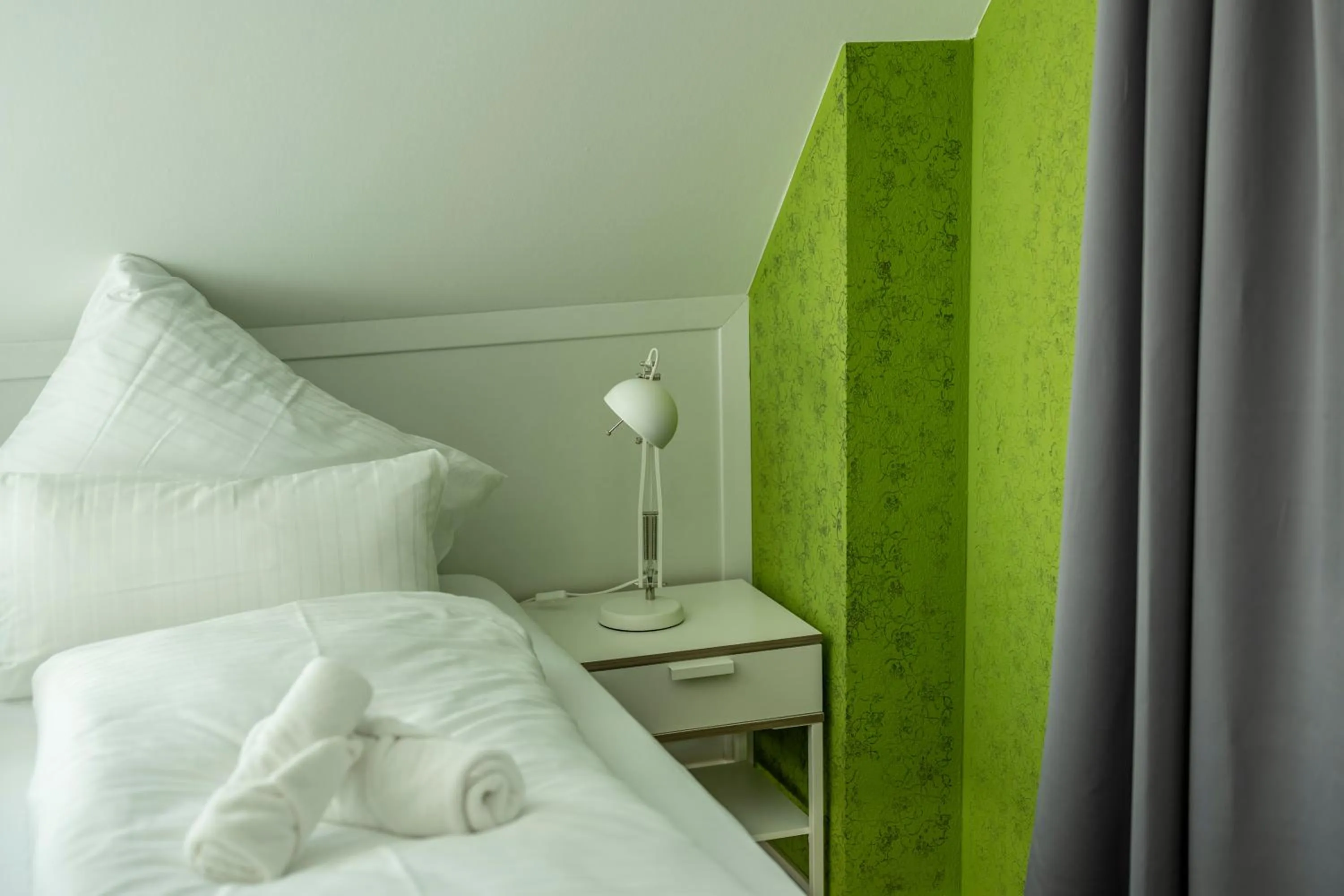 Bed in Gästehaus am Schlossplatz, Z. 4