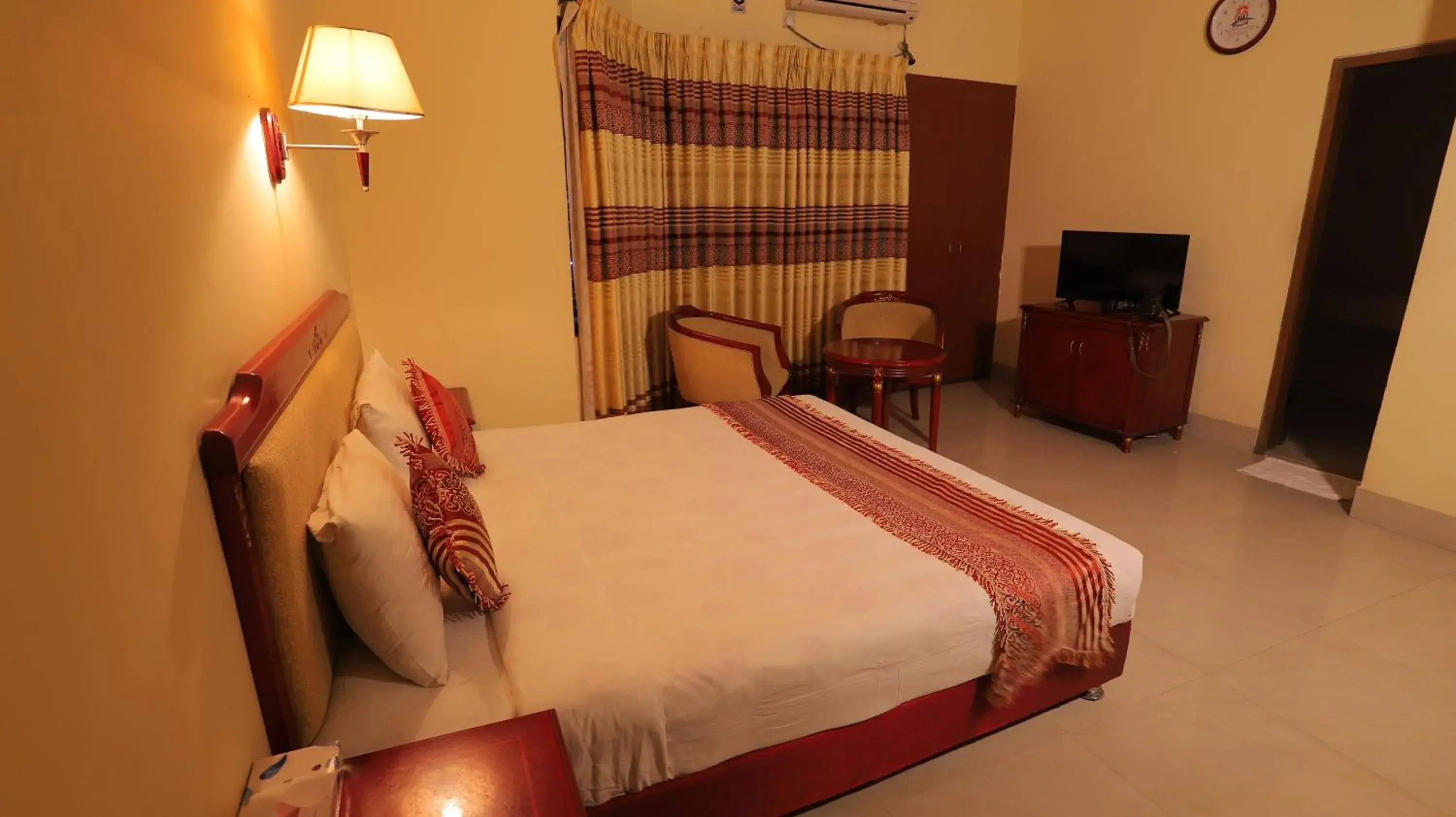 Photo of the whole room, Bed in Hotel Metro International Photo of the whole room, Bed in Hotel Metro International