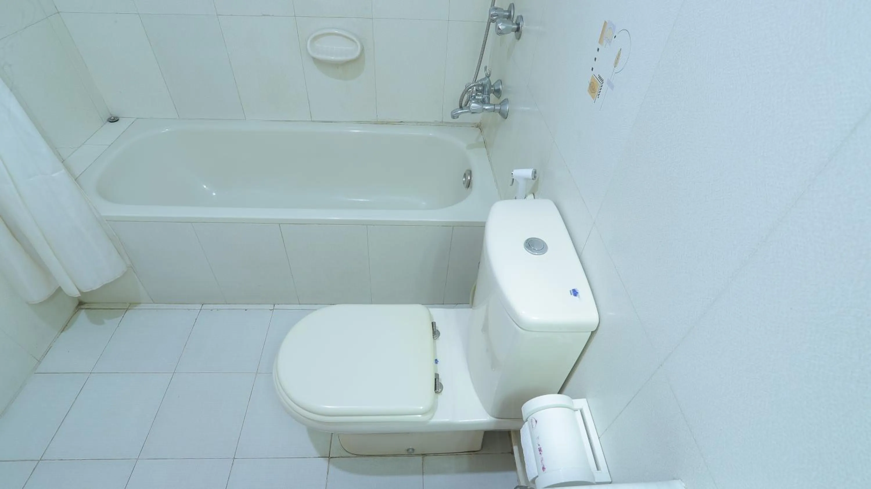 Bathroom in Hotel Metro International