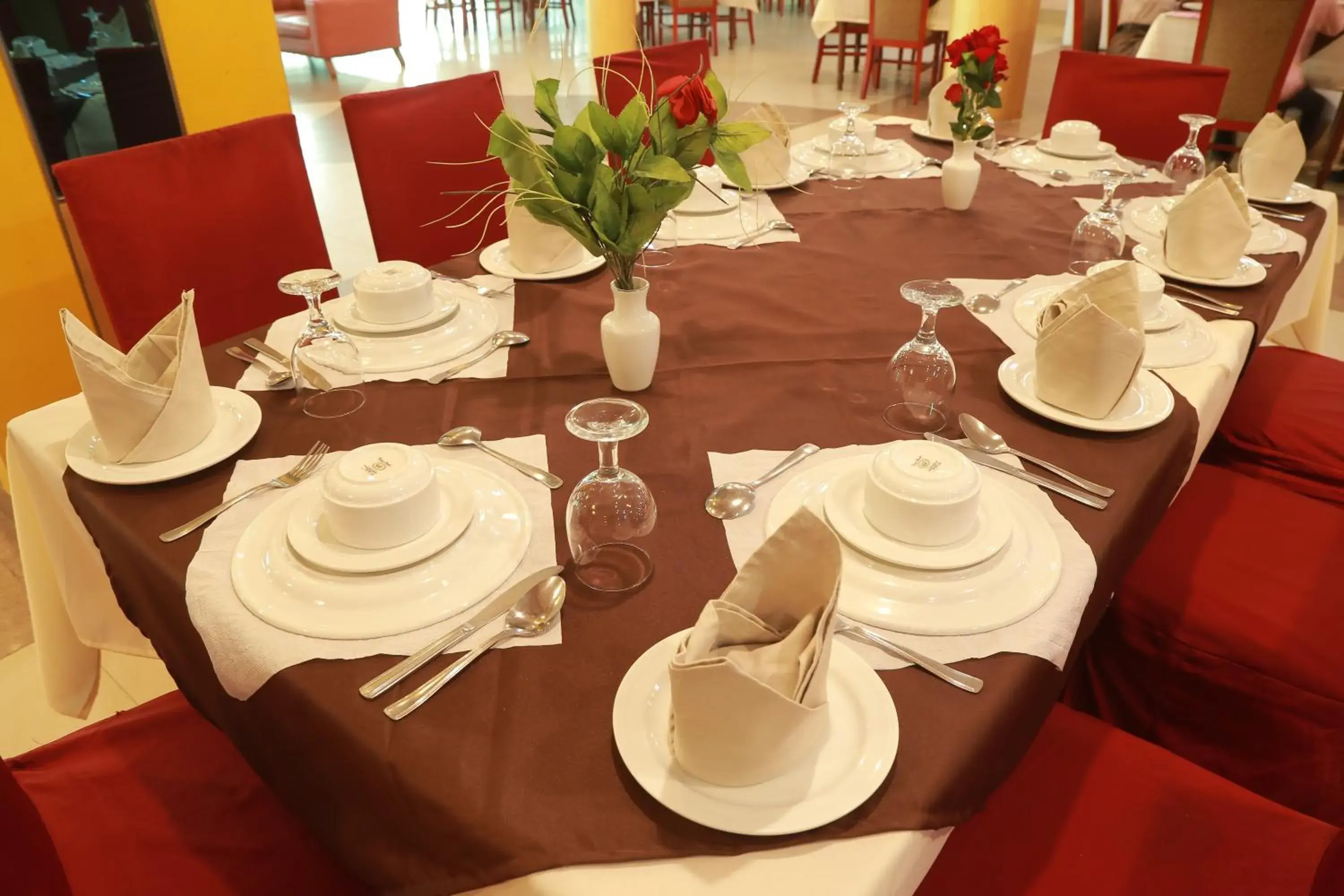 Restaurant/places to eat in Hotel Metro International Restaurant/places to eat in Hotel Metro International