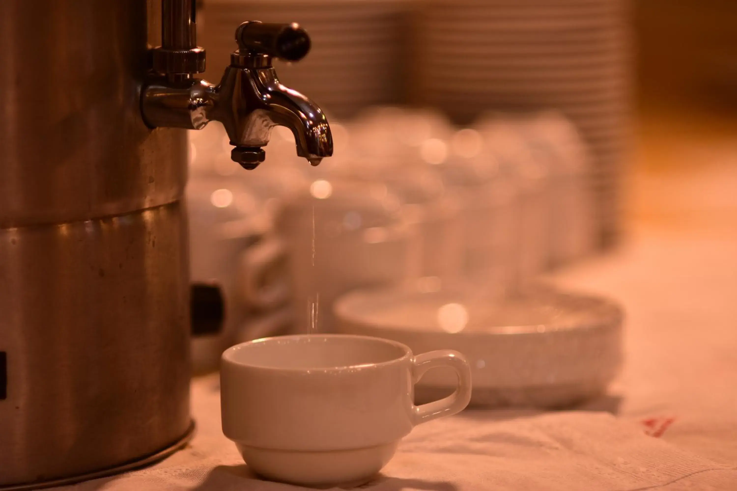 Coffee/tea facilities, Bed in Hotel Metro International Coffee/tea facilities, Bed in Hotel Metro International