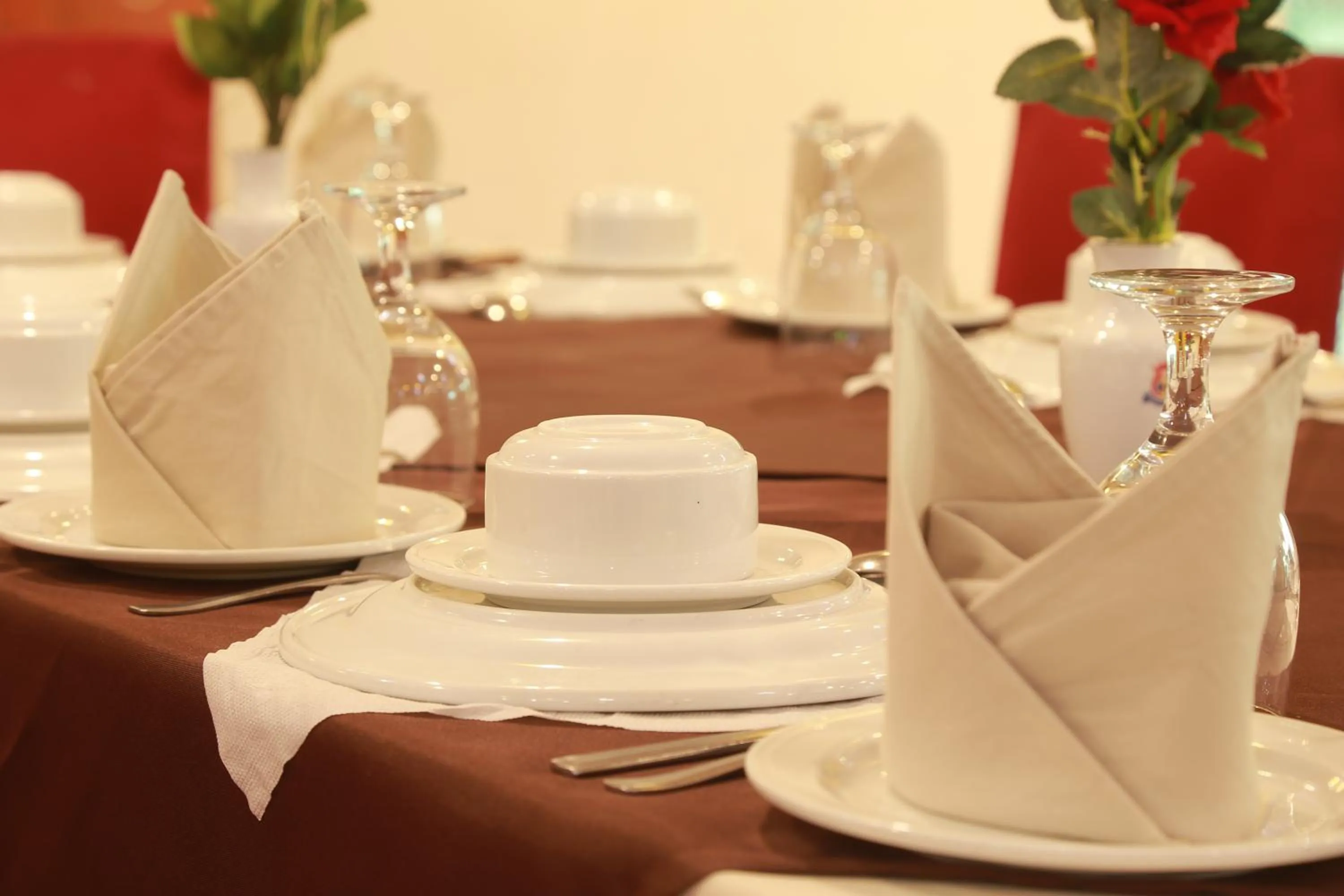 Restaurant/places to eat in Hotel Metro International