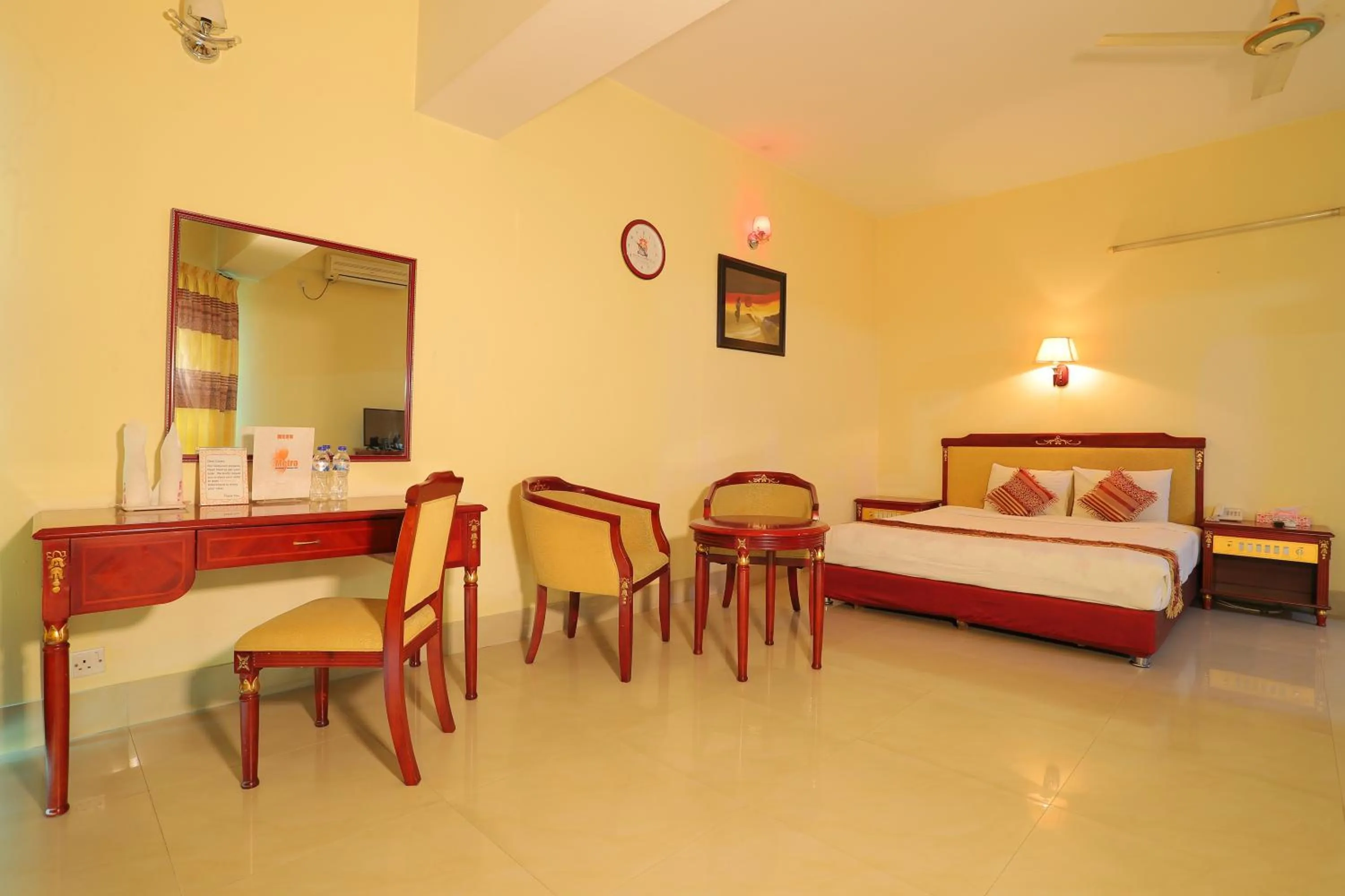 Photo of the whole room, Bed in Hotel Metro International