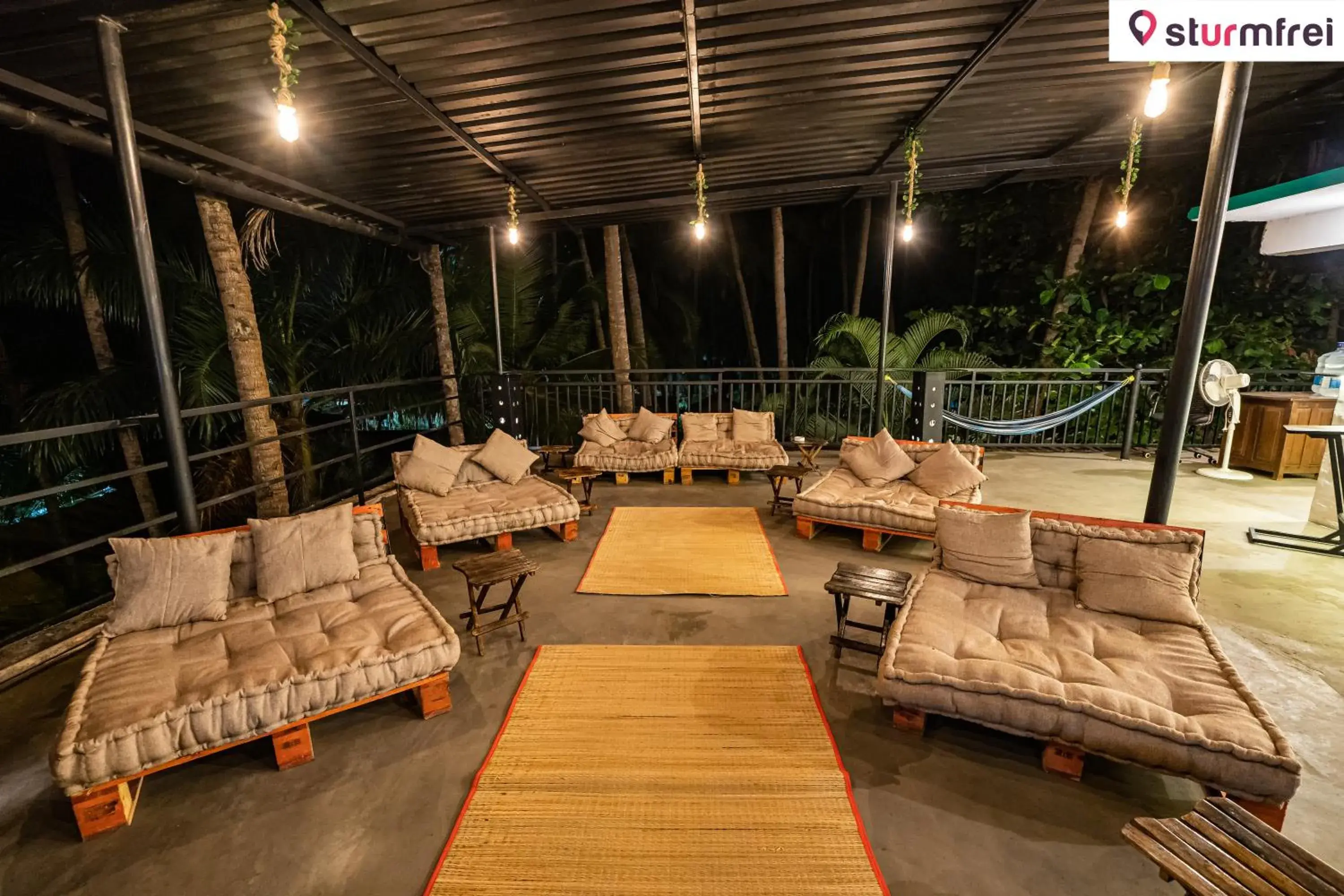 Lounge or bar in Jungle by sturmfrei Palolem Lounge or bar in Jungle by sturmfrei Palolem