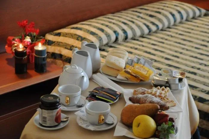 Breakfast, Bed in Hotel Industria