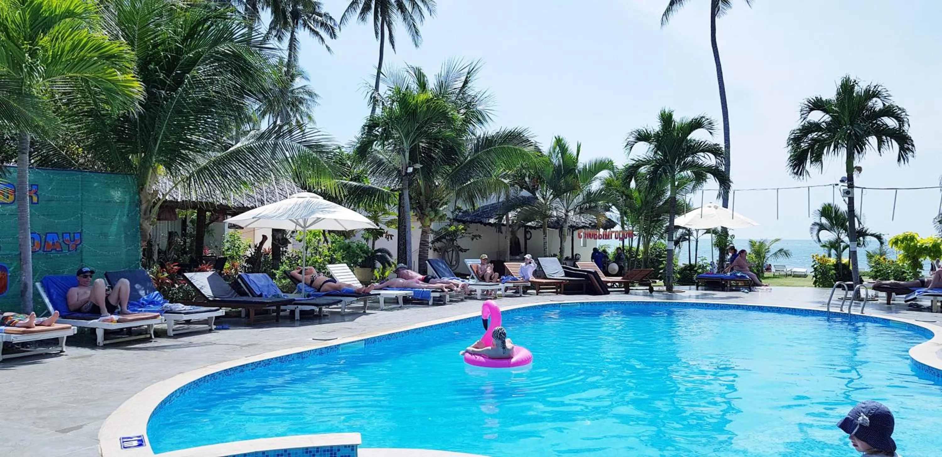 Swimming pool in Sun & Sands Beach Hotel